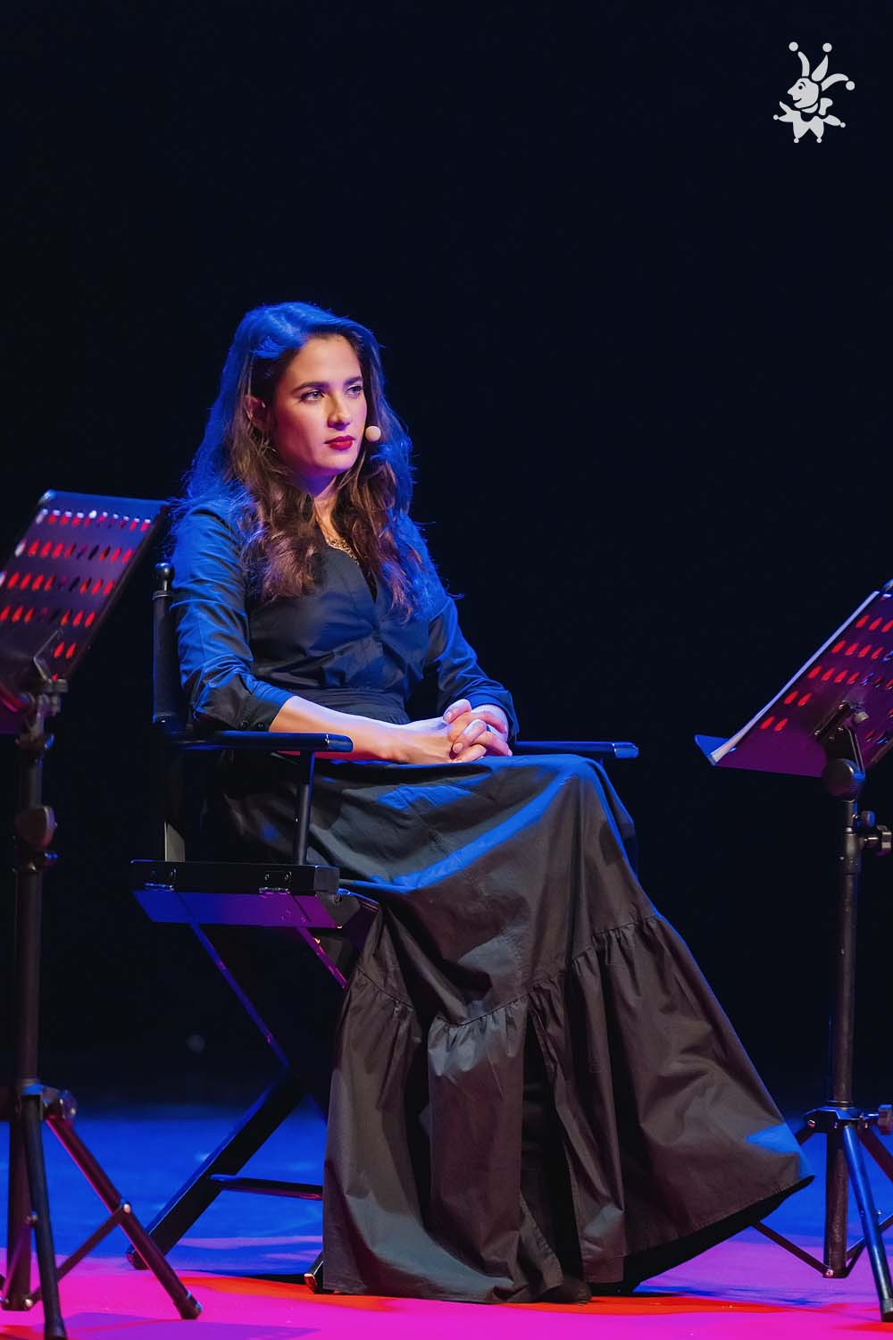 ŽENSKA: ljubezni, izgube, obleke