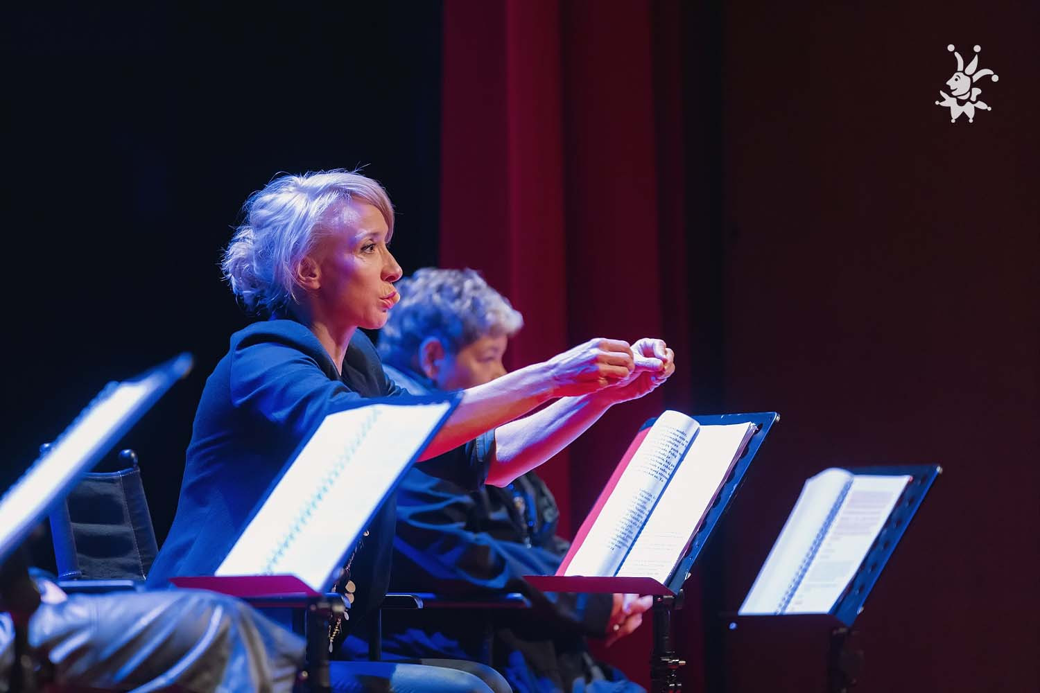 ŽENSKA: ljubezni, izgube, obleke