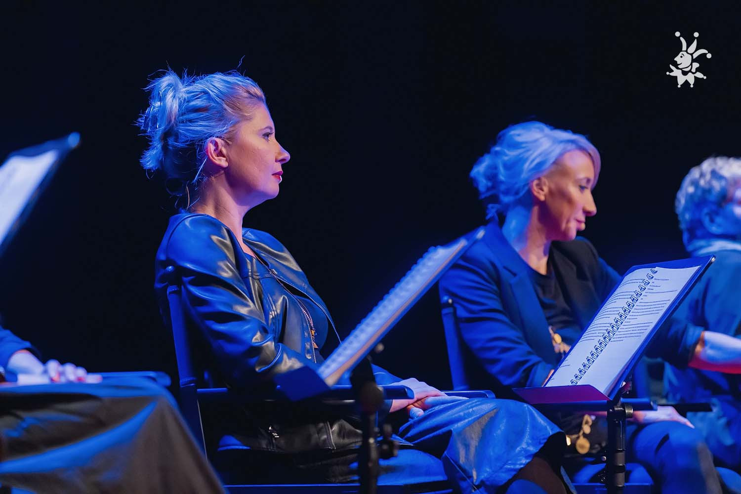 ŽENSKA: ljubezni, izgube, obleke