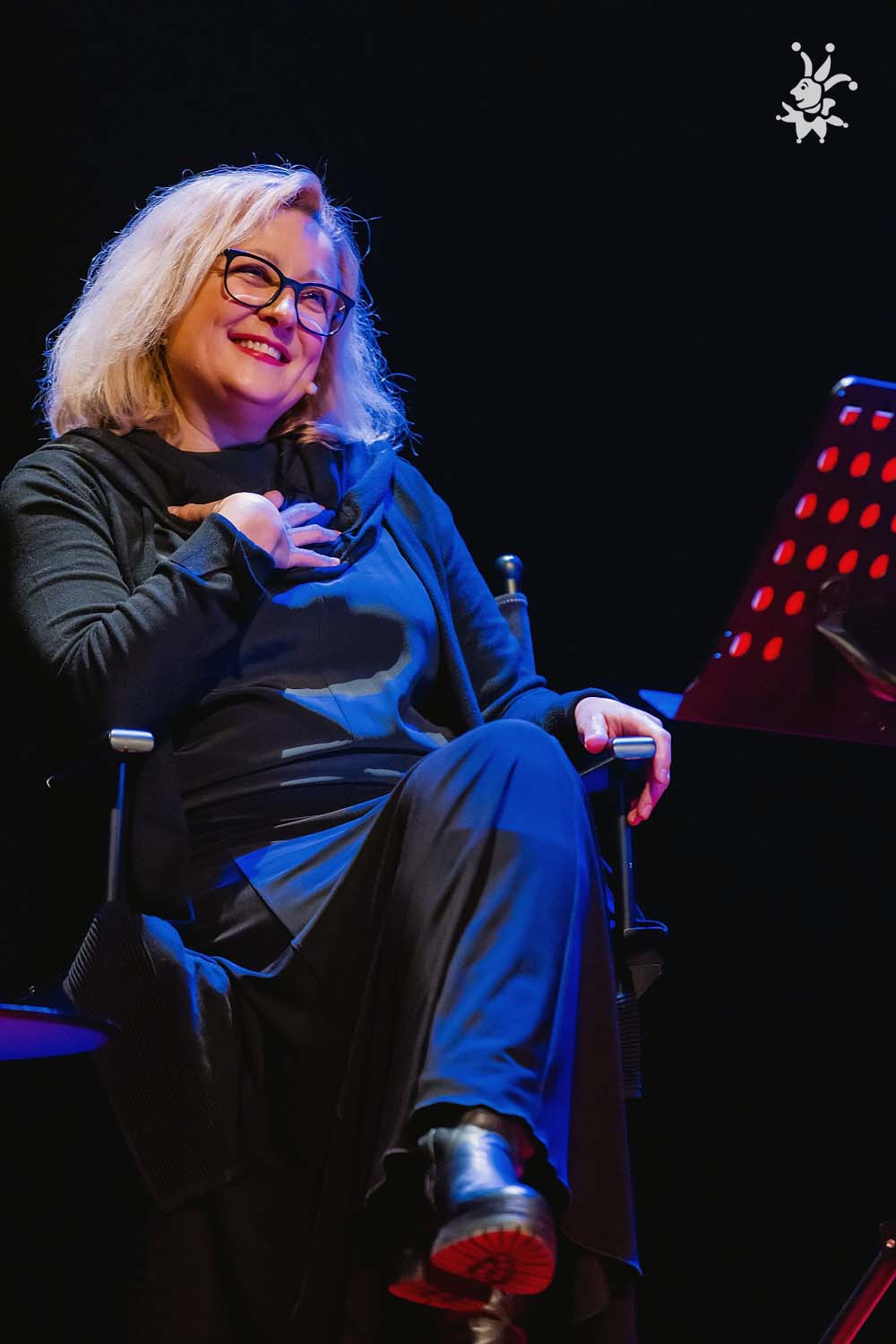 ŽENSKA: ljubezni, izgube, obleke