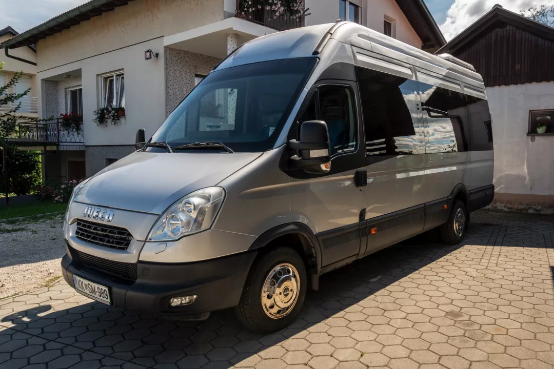 Iveco daily irisbus VOZNI PARK.jpg