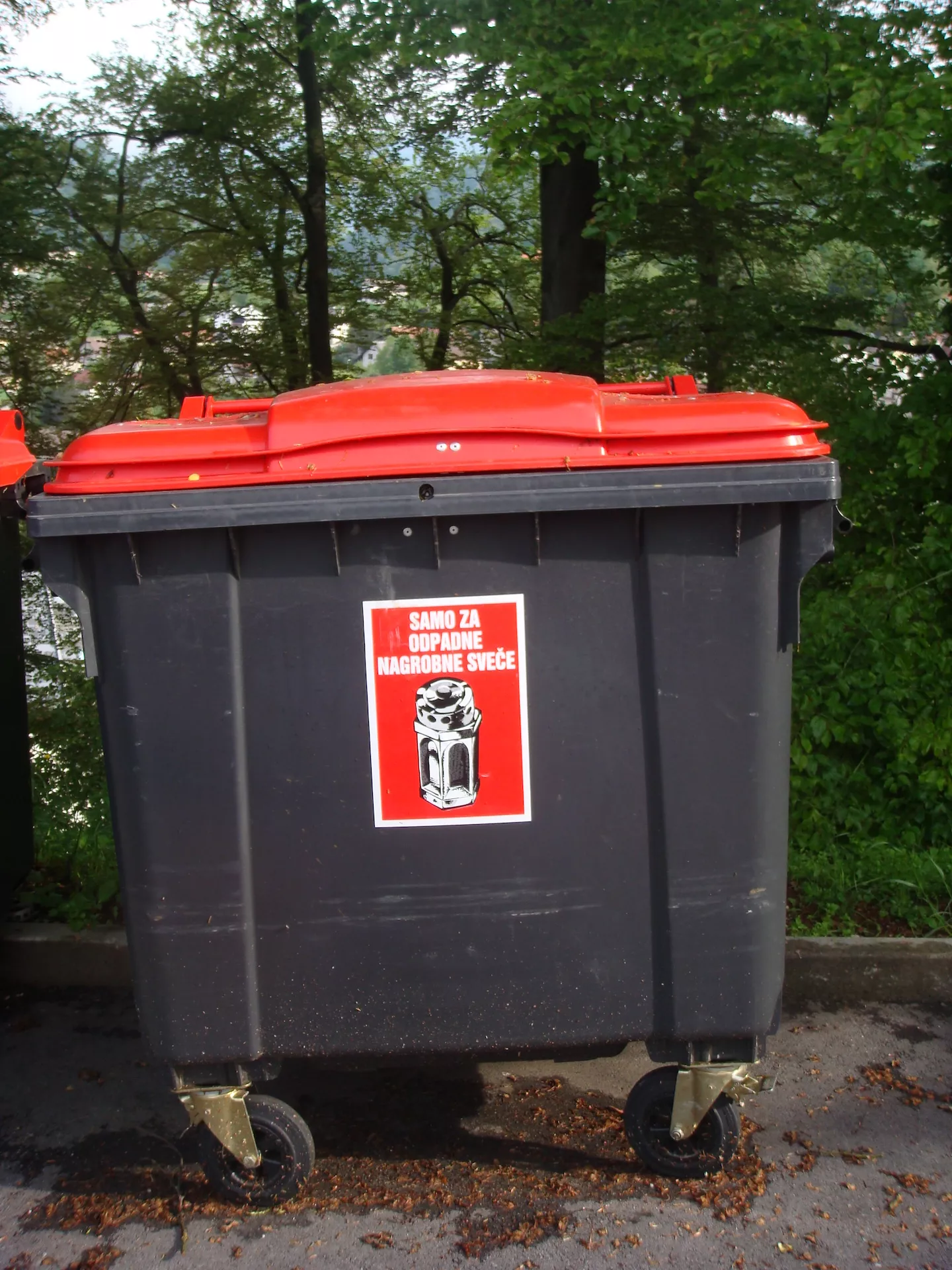 Odpadne nagrobne sveče