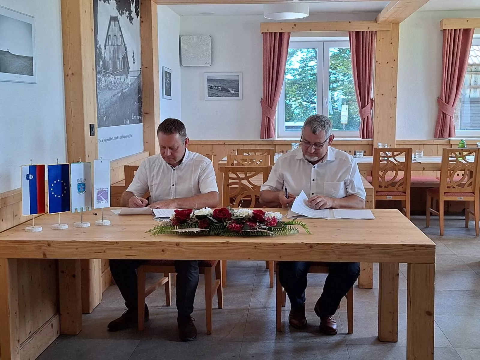 Podpis pogodbe za nadgradnjo turistične ponudbe Tončkovega doma na Lisci