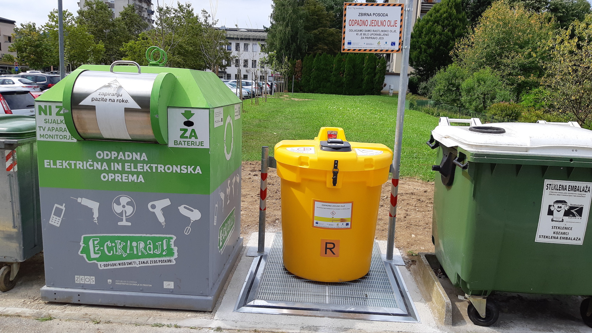 Ulični zbiralnik za odpadno jedilno olje