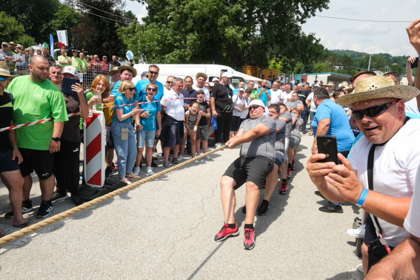 Uspešni nastop zaposlenih na komunalnih igrah v Krškem