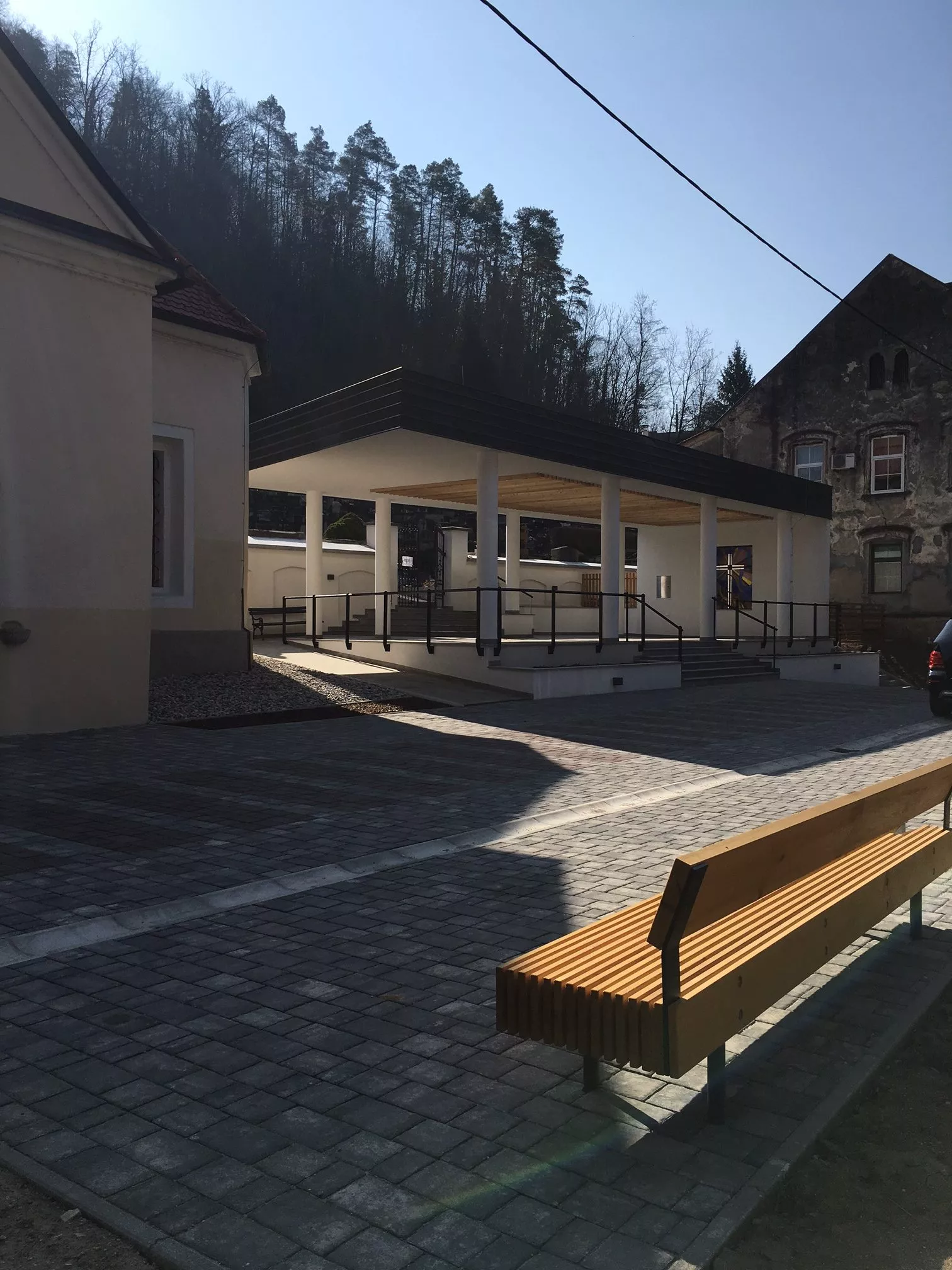 Poslovilni objekt na pokopališču Brestanica