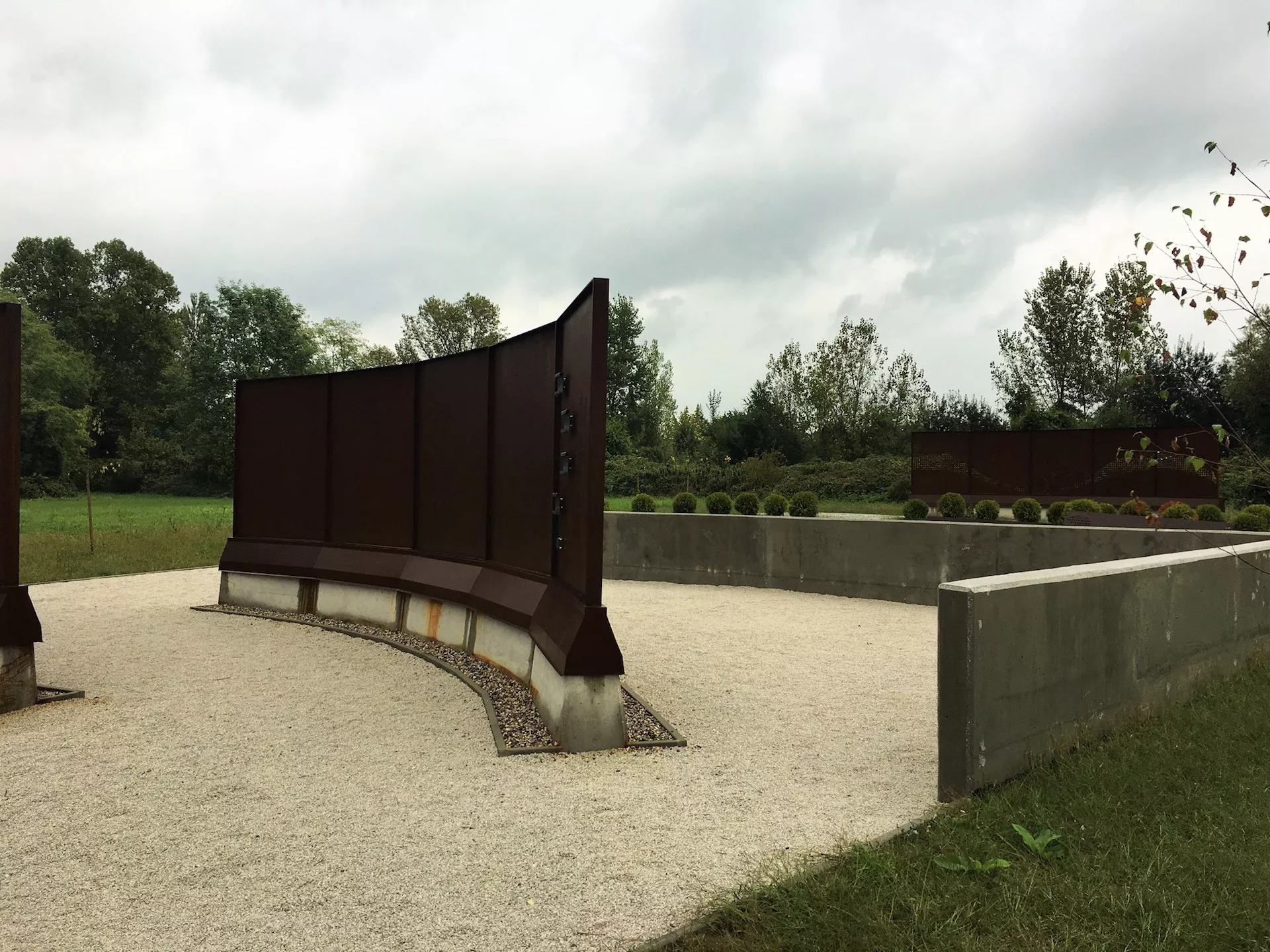 Prostor za raztros pepela na pokopališču Krško