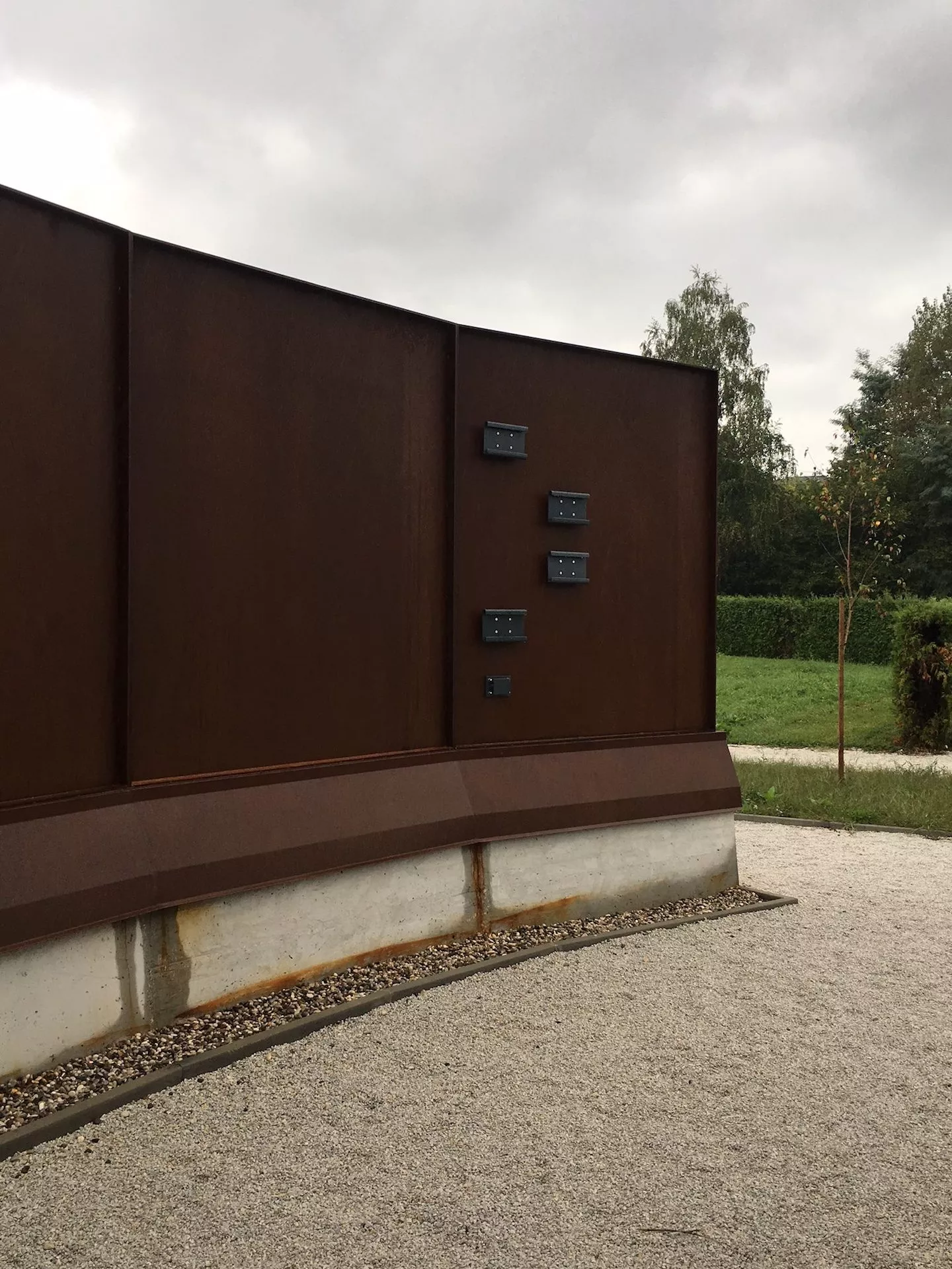 Prostor za raztros pepela na pokopališču Krško