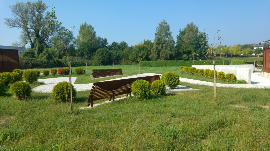 Prostor za raztros pepela na pokopališču Krško