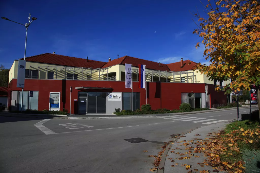 Stanovanjsko-poslovni objekt Arh