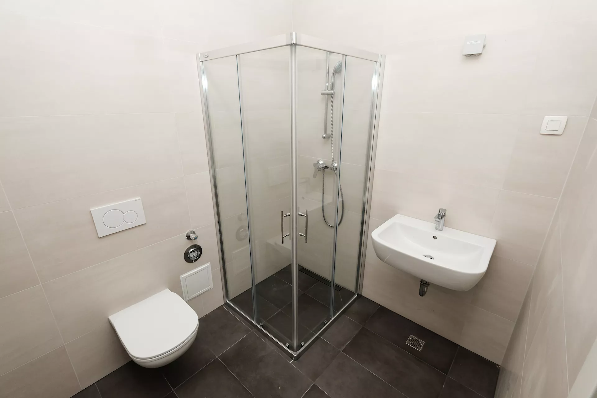 Stanovanjsko-poslovni objekt Zelene Jarše