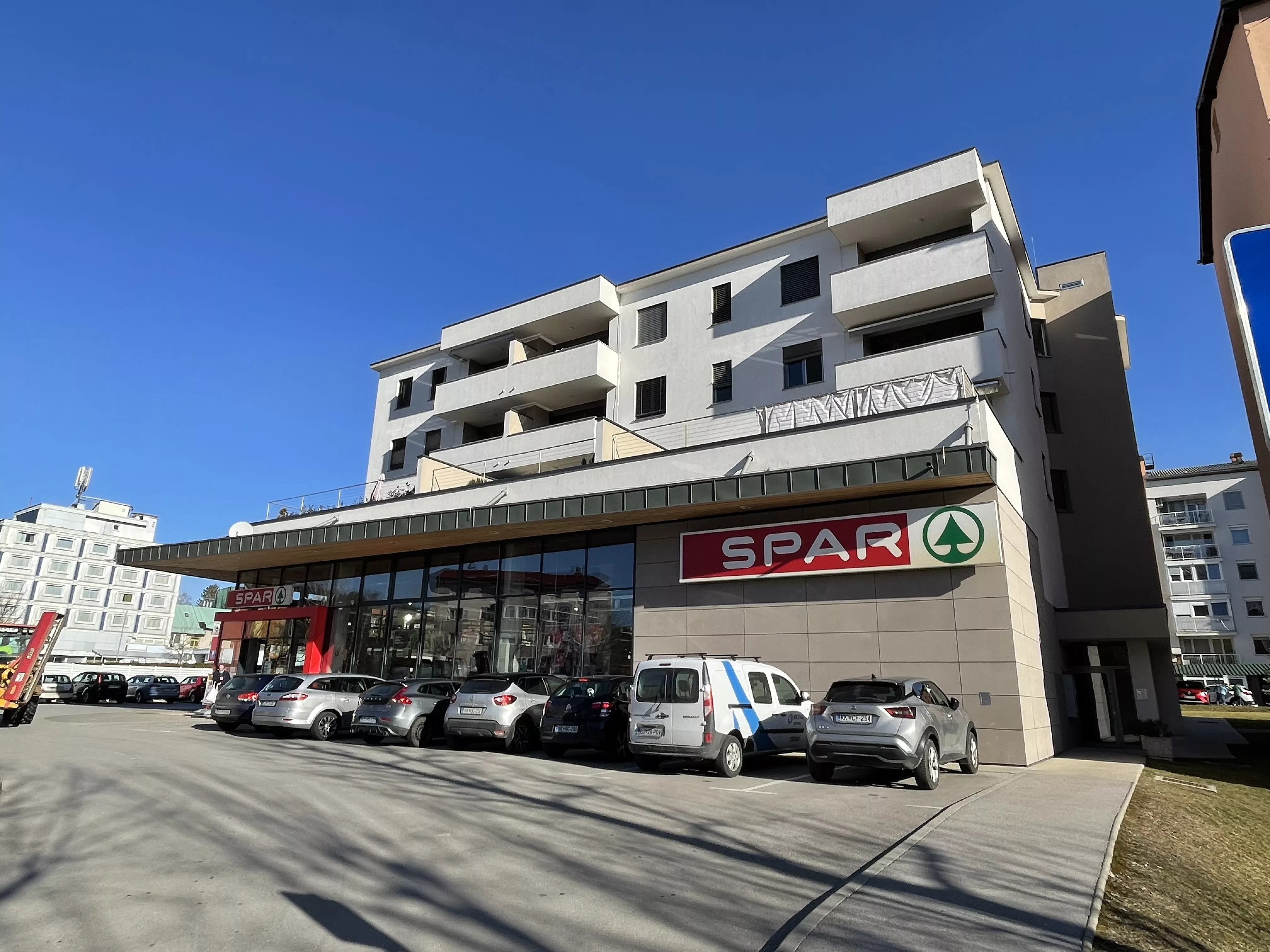 Trgovsko-stanovanjski objekt Videm