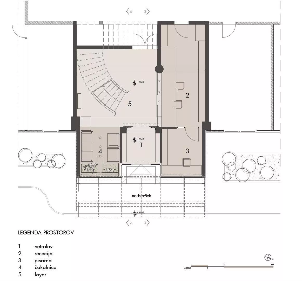 Ureditev vhoda in dozidava požarnih stopnišč, poslovni objekt na CKŽ 135 e
