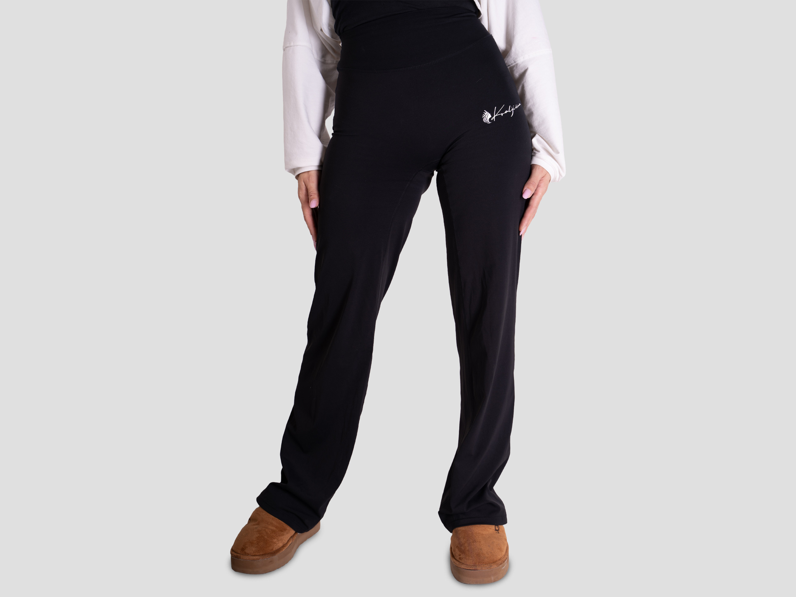 Elastične hlače Flow - črne