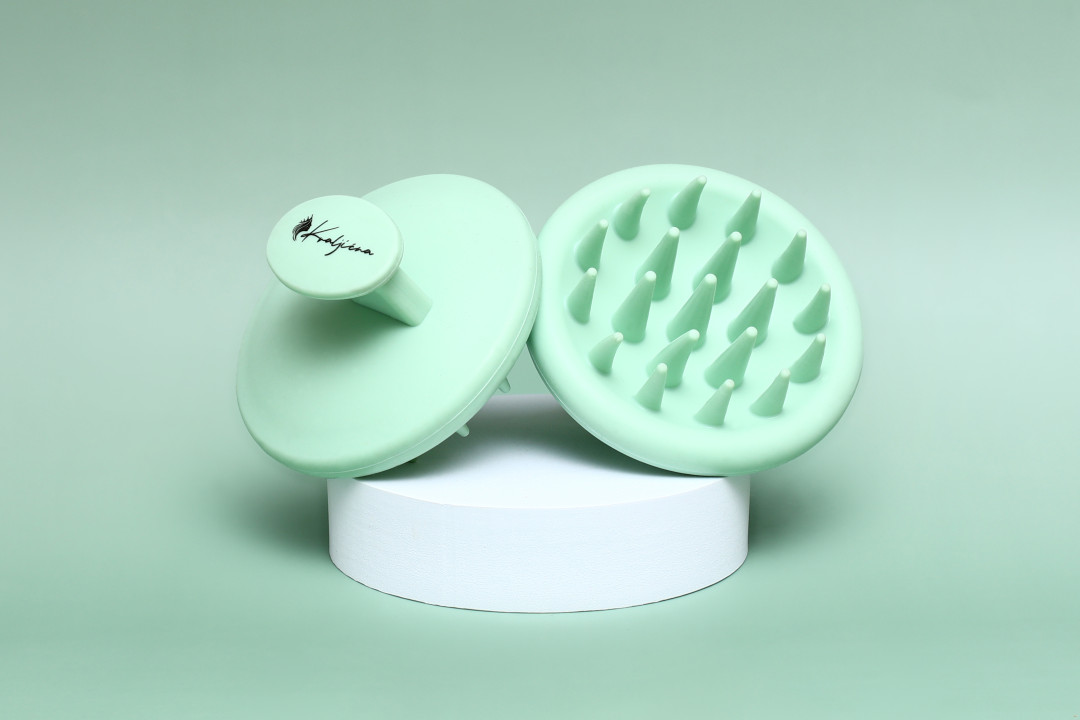 Krtača za čiščenje in masažo lasišča