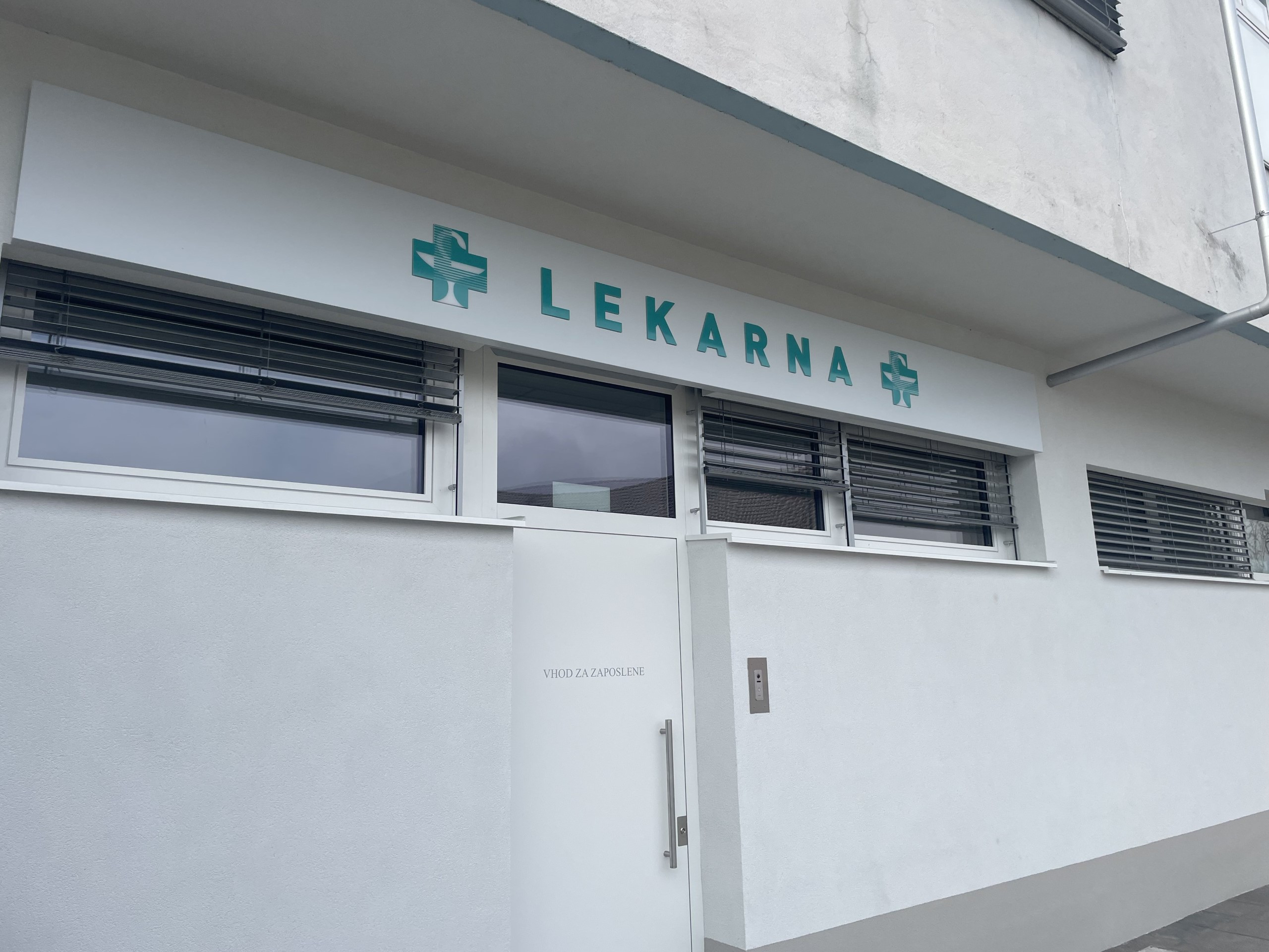 Lekarna Brežice - Trnje z novim Litesign napisom