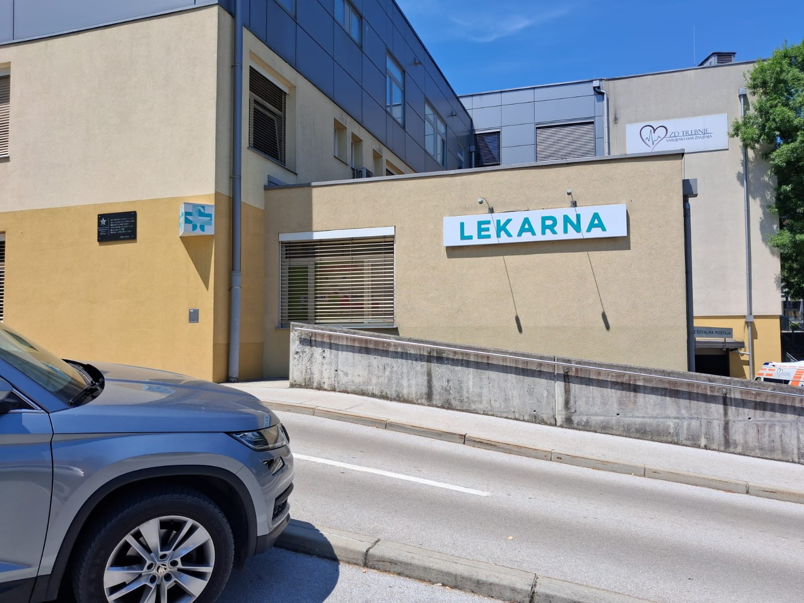 Nesvetlobna tabla Lekarna Trebnje