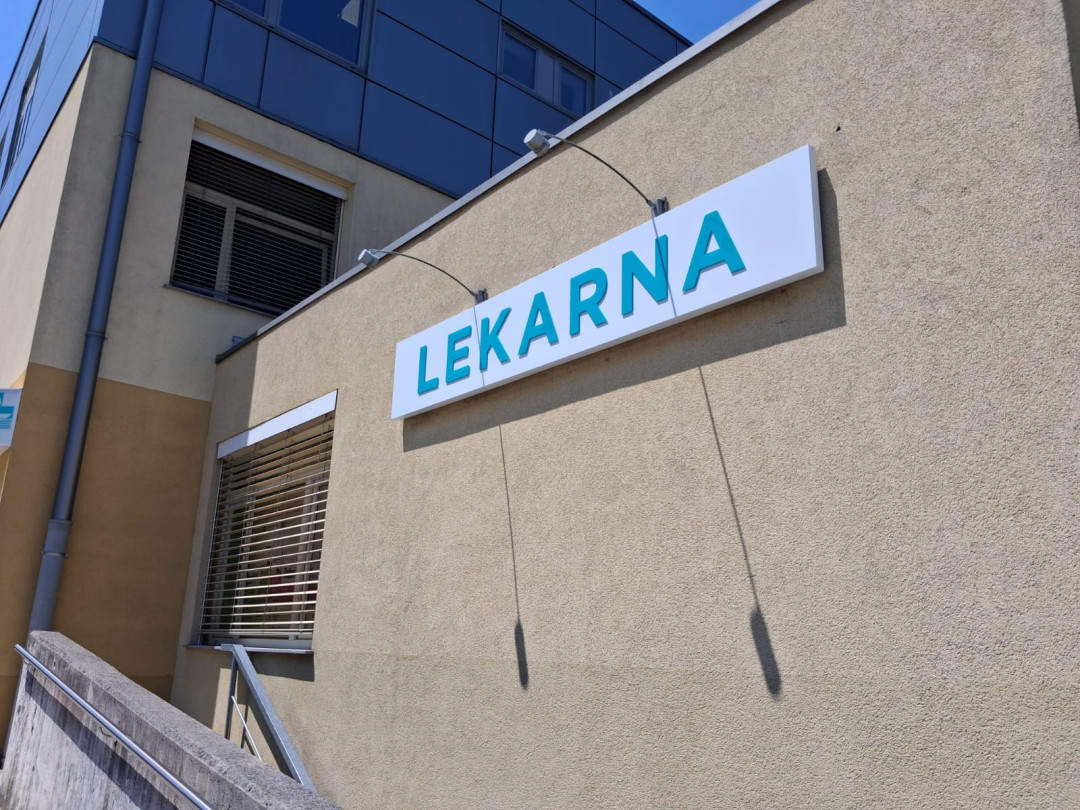 Nesvetlobna tabla Lekarna Trebnje