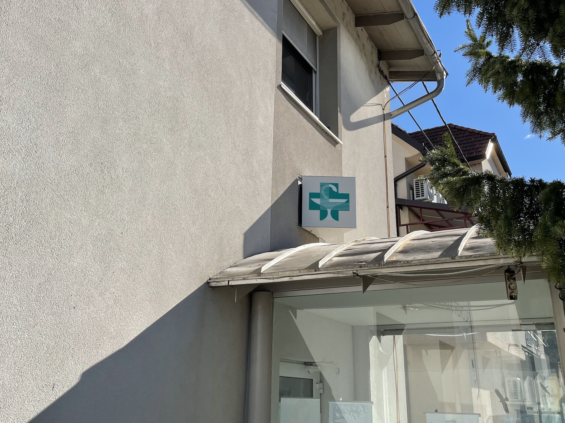 Uspešna montaža svetlobnih prizm Elegance v Ljubljani in Kopru