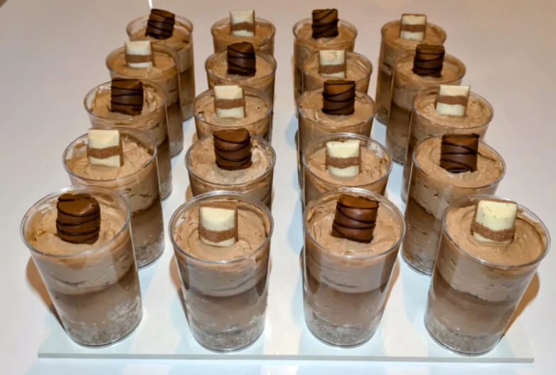 Kinder bueno v kozarčku