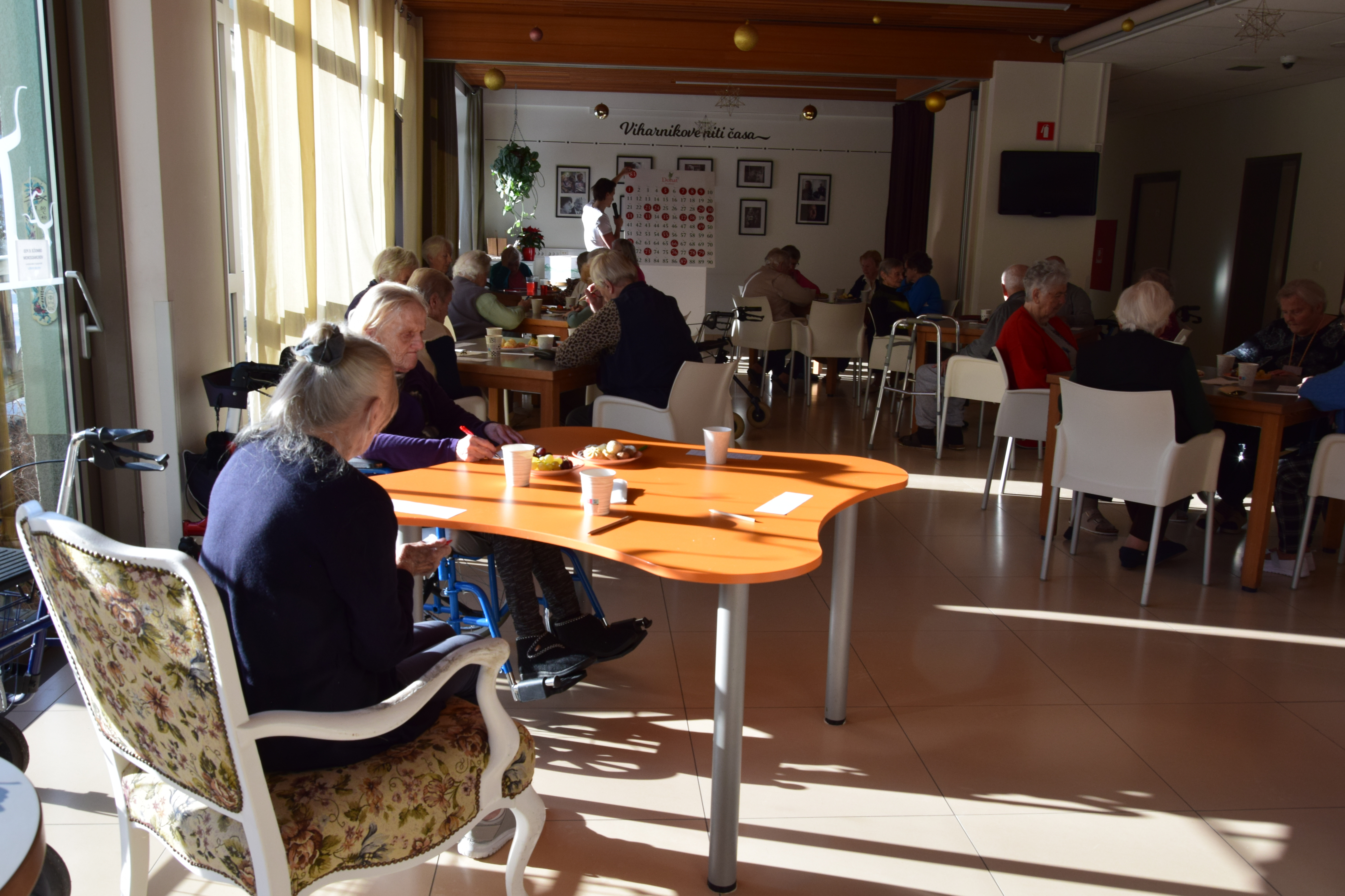 Božična tombola v avli