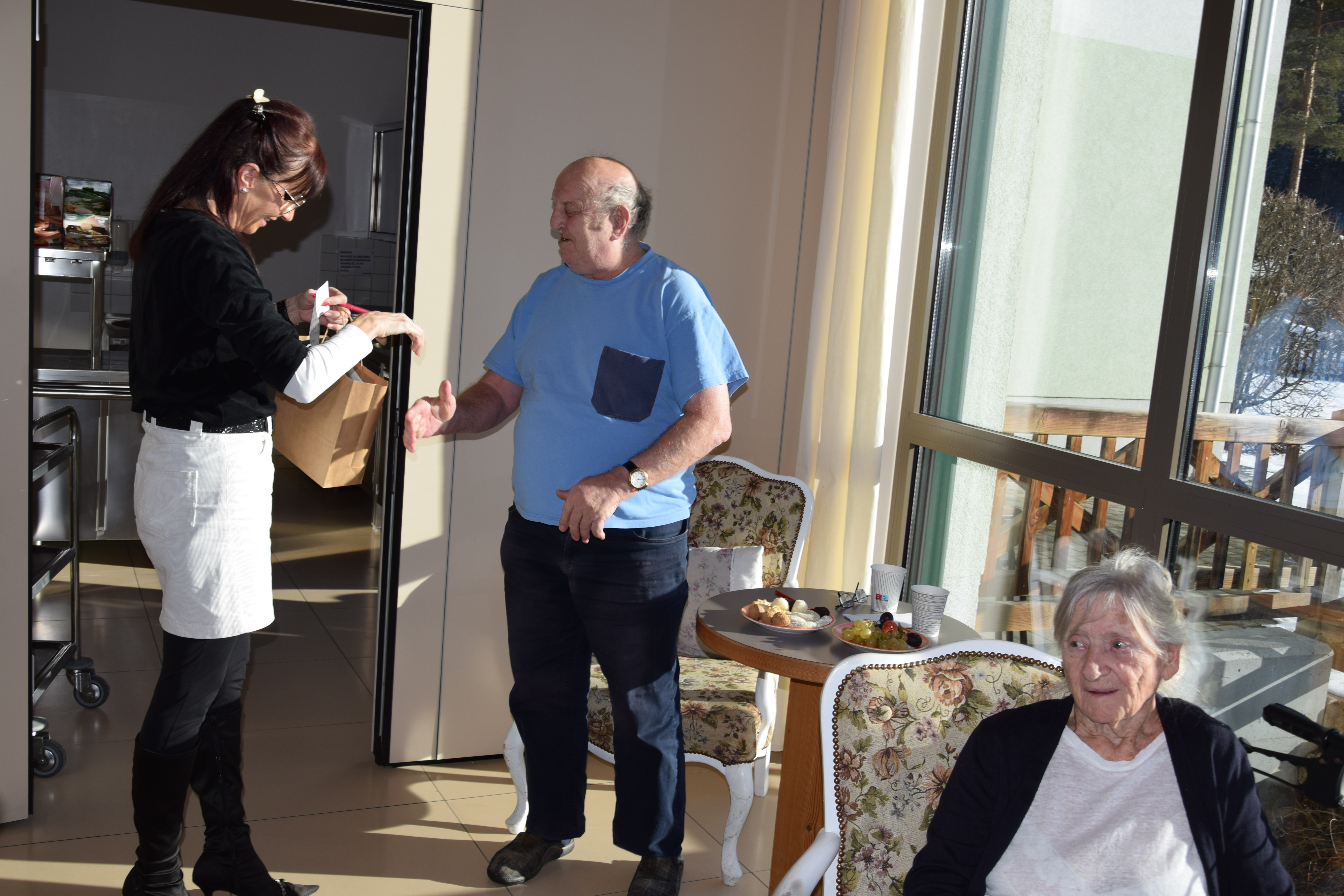 Božična tombola v avli