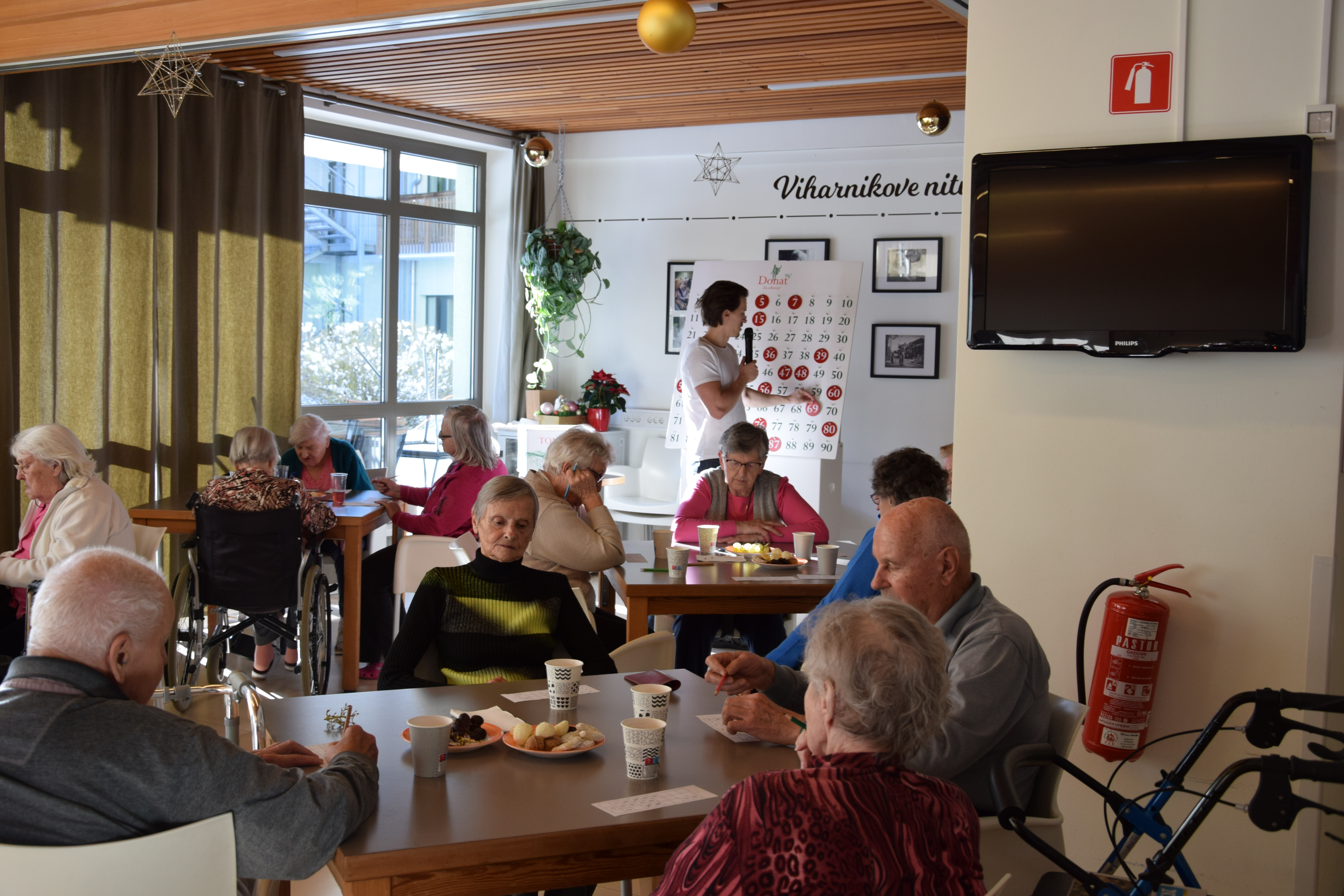 Božična tombola v avli