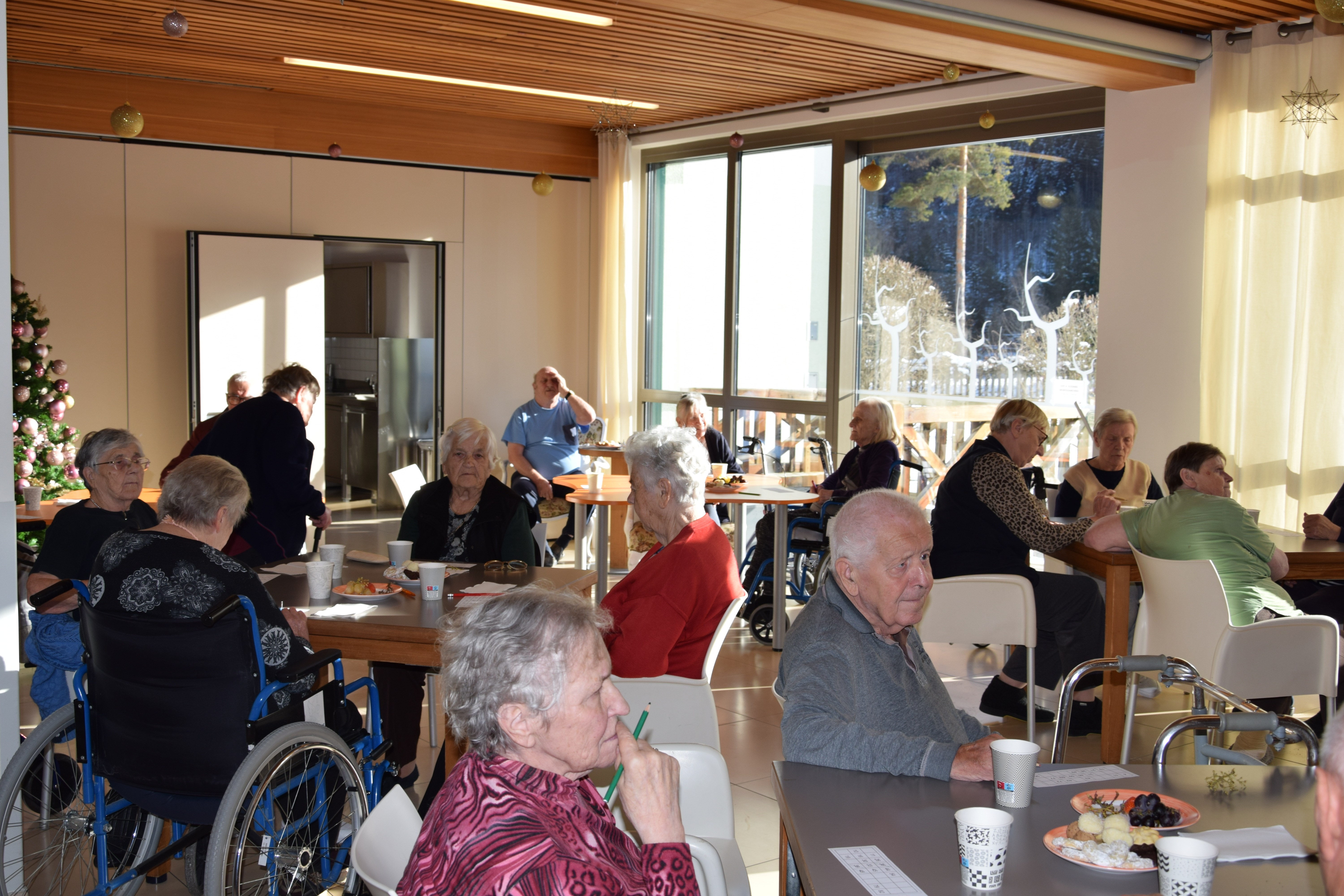 Božična tombola v avli