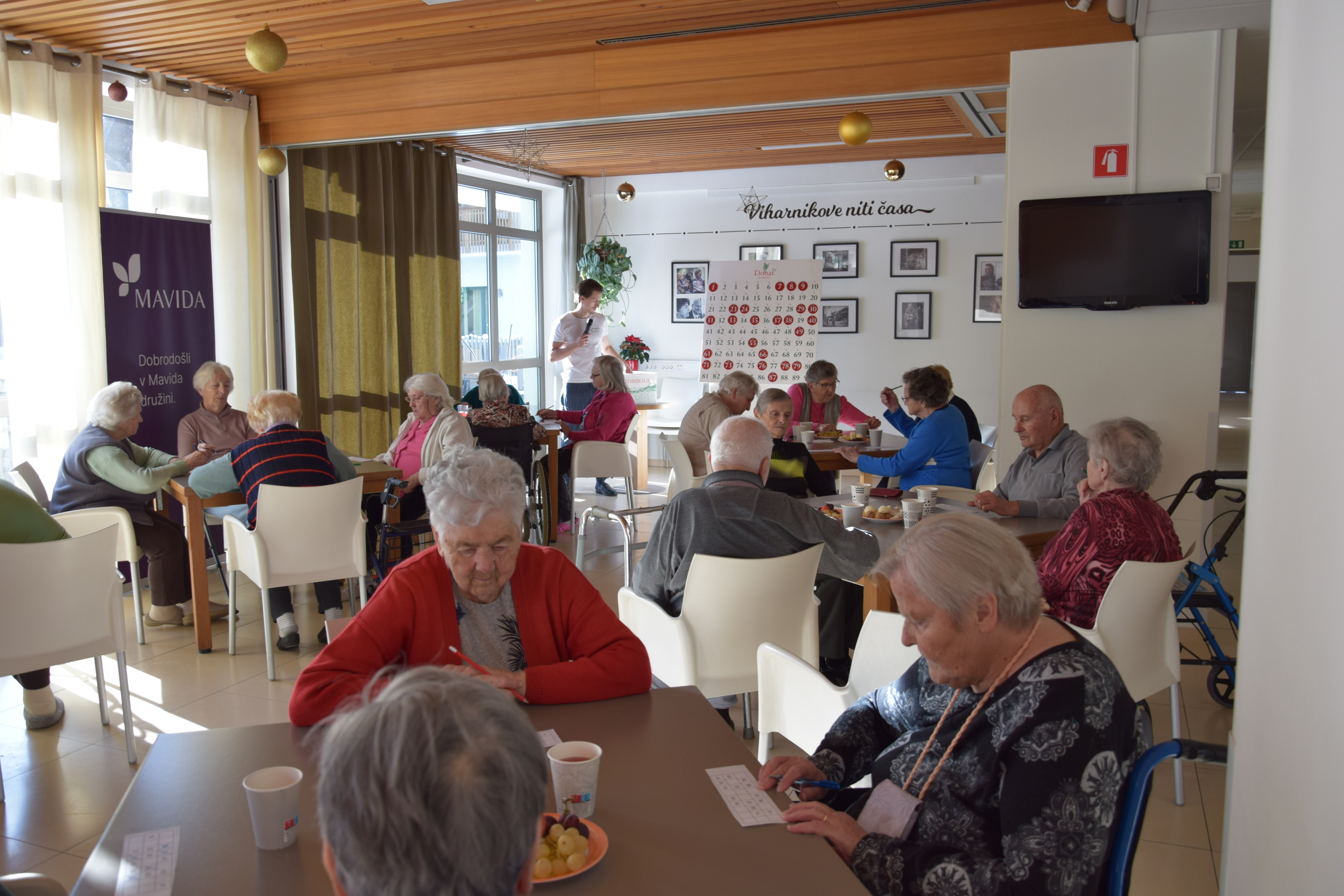 Božična tombola v avli