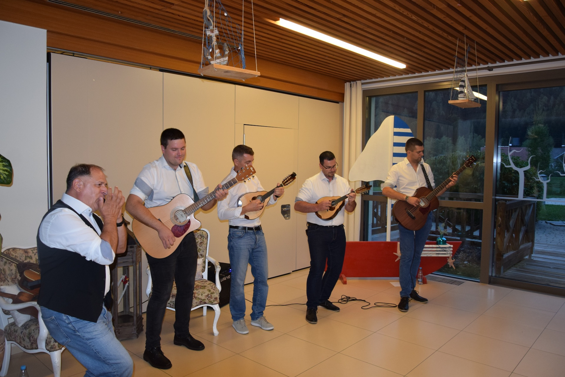 Dalmatinski večer s klapo Gallus v avli