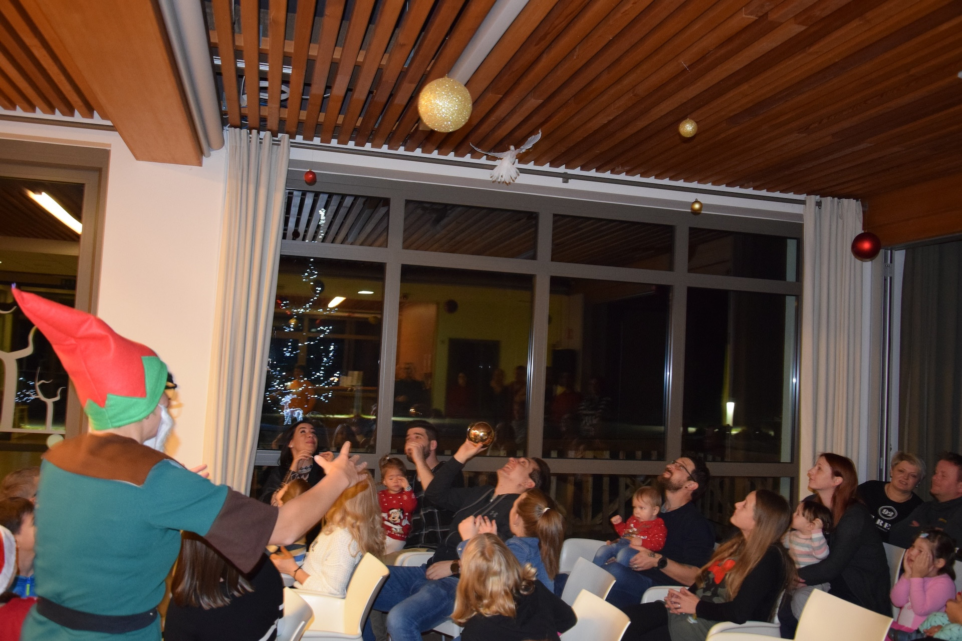 Dedek Mraz prišel je med nas