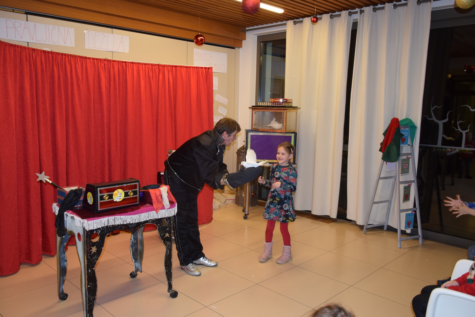 Dedek Mraz prišel je med nas