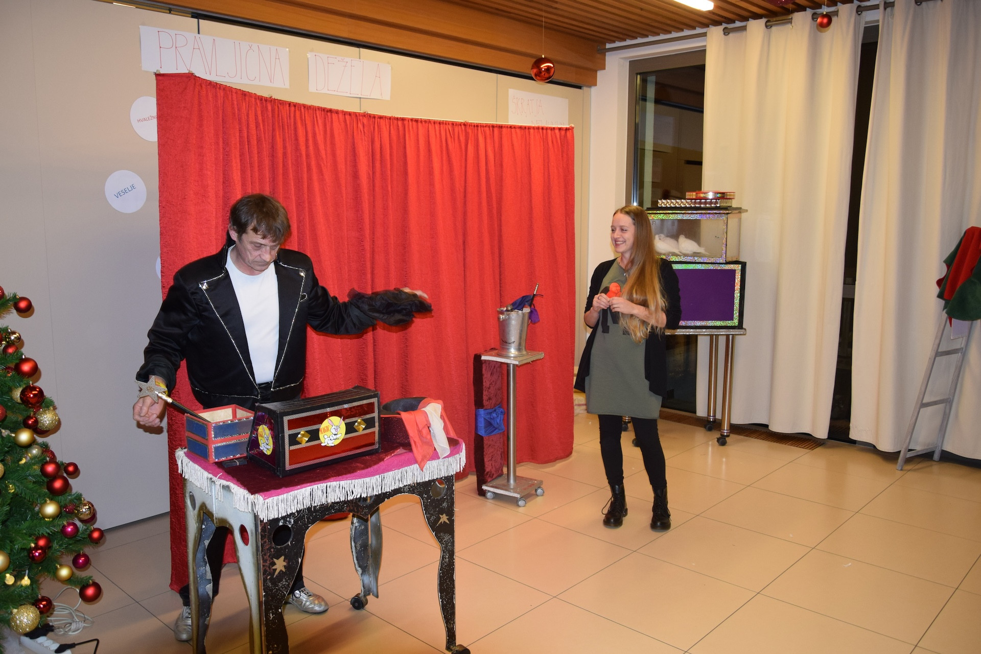 Dedek Mraz prišel je med nas