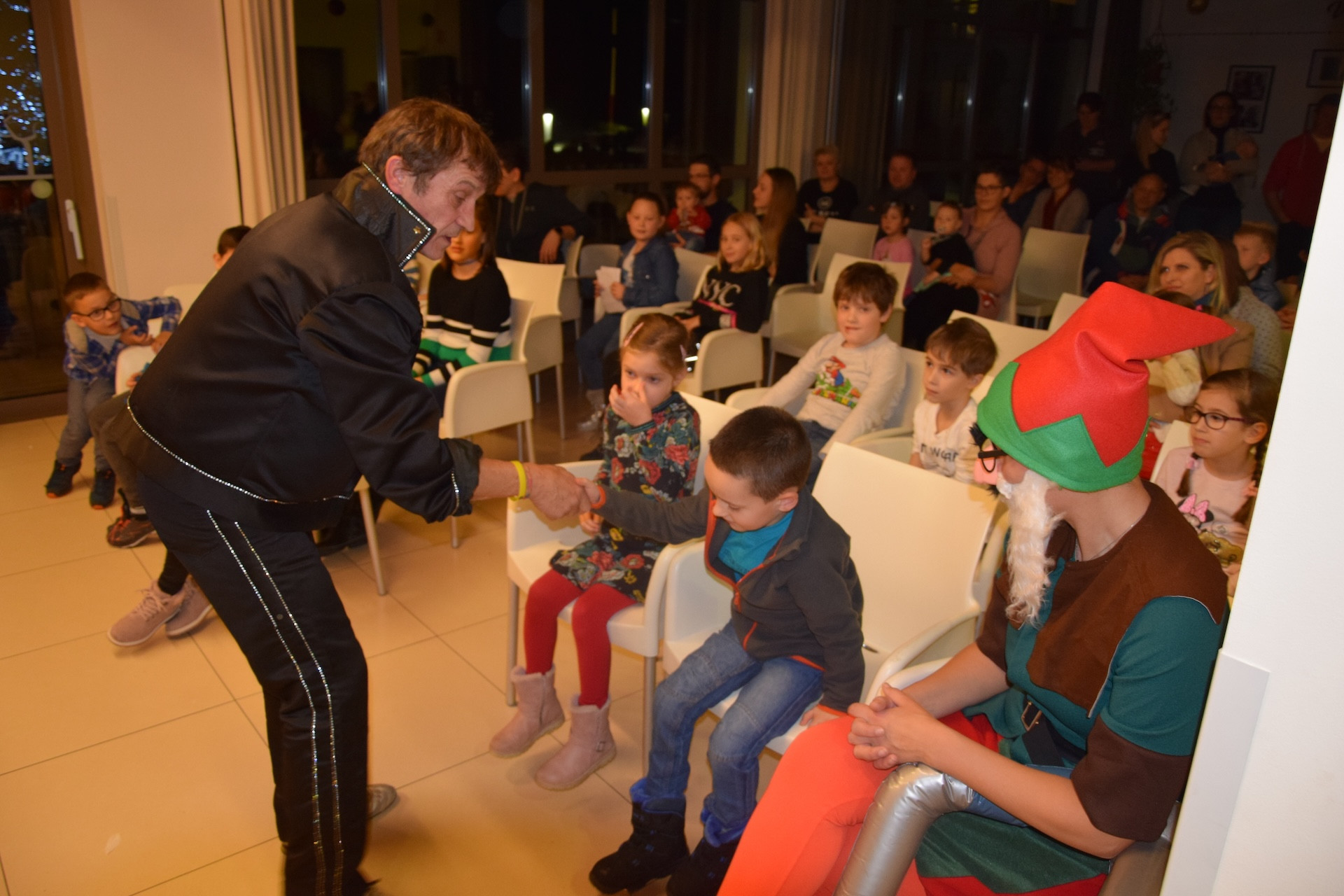 Dedek Mraz prišel je med nas