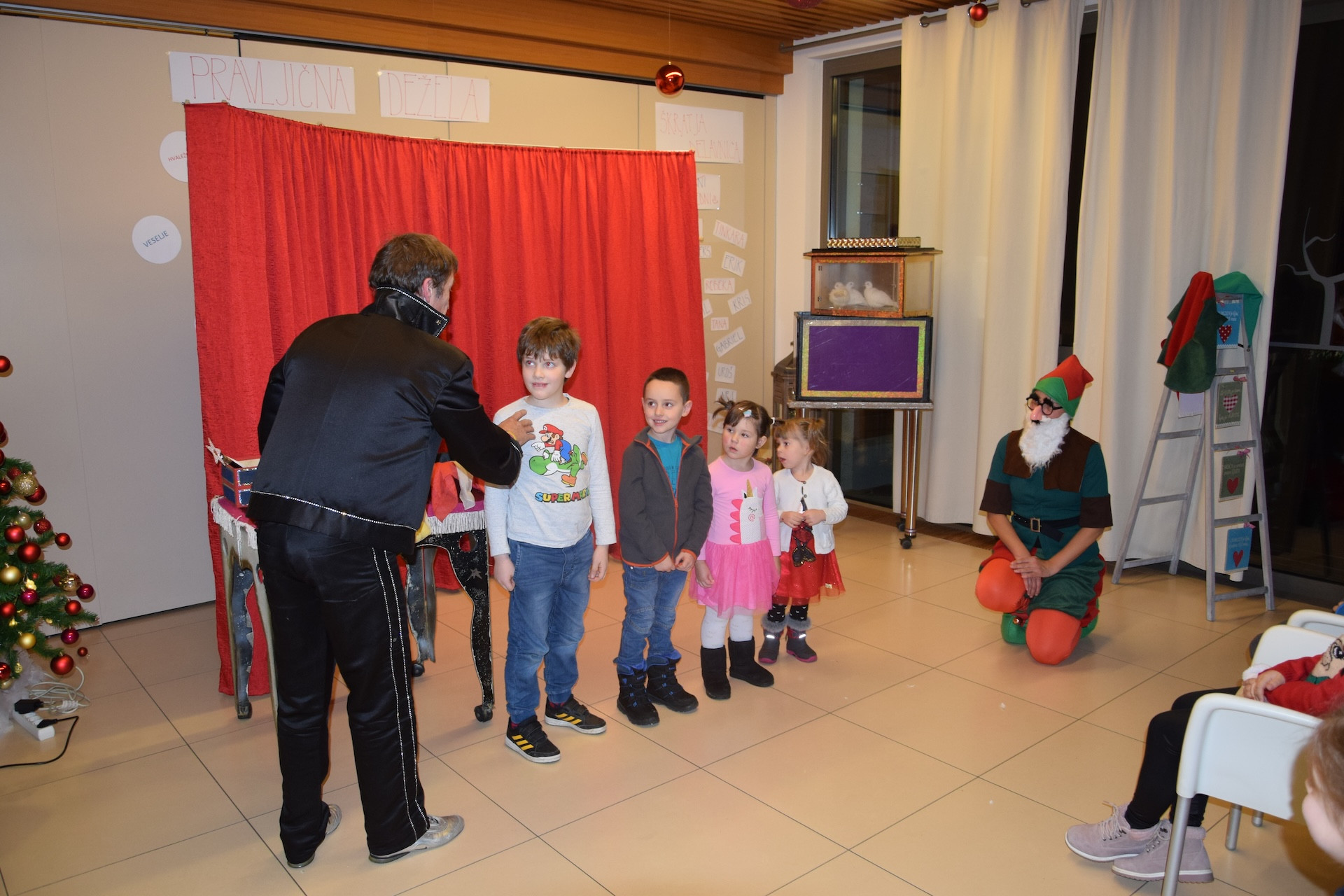 Dedek Mraz prišel je med nas