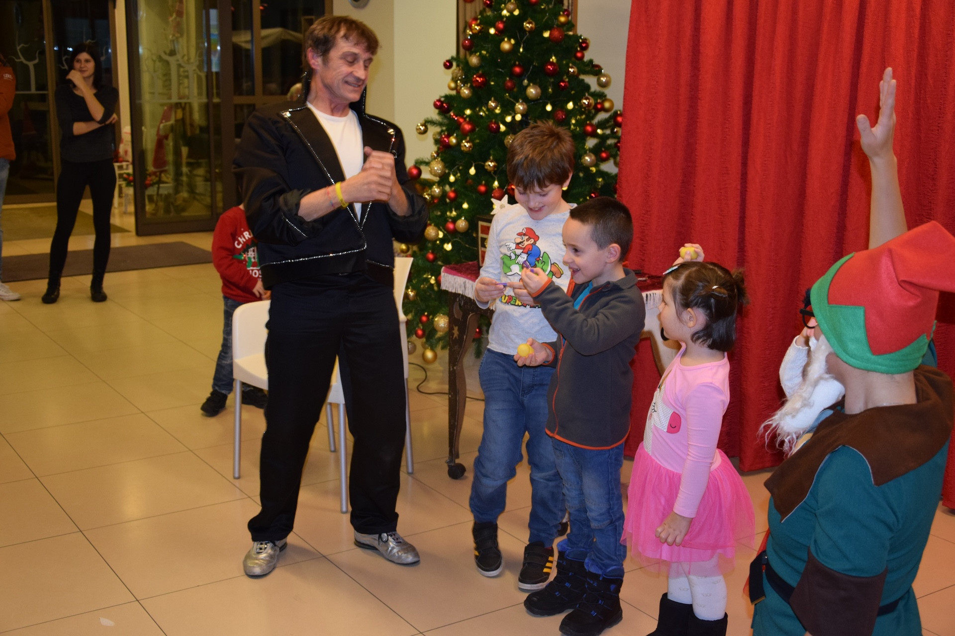 Dedek Mraz prišel je med nas