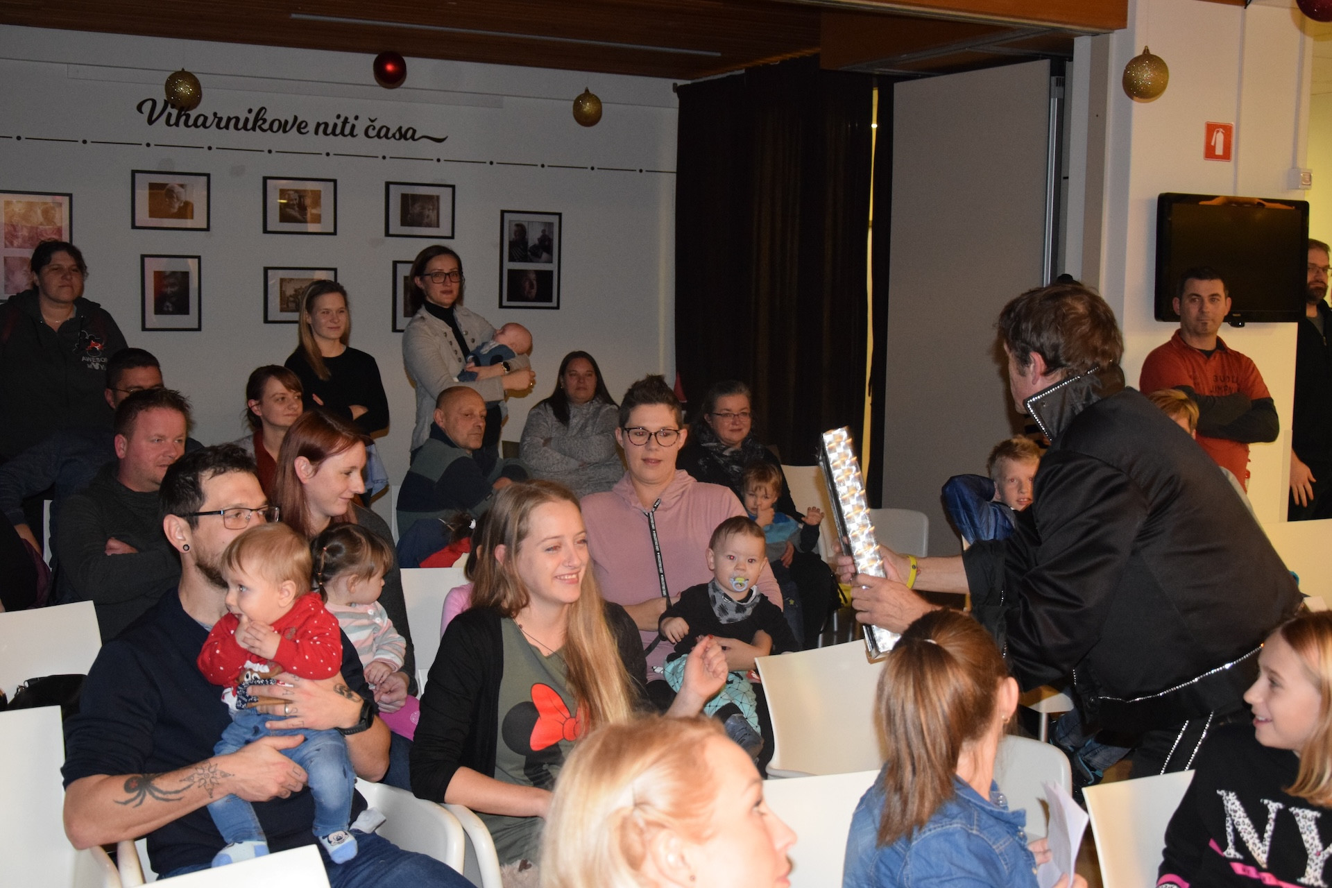 Dedek Mraz prišel je med nas