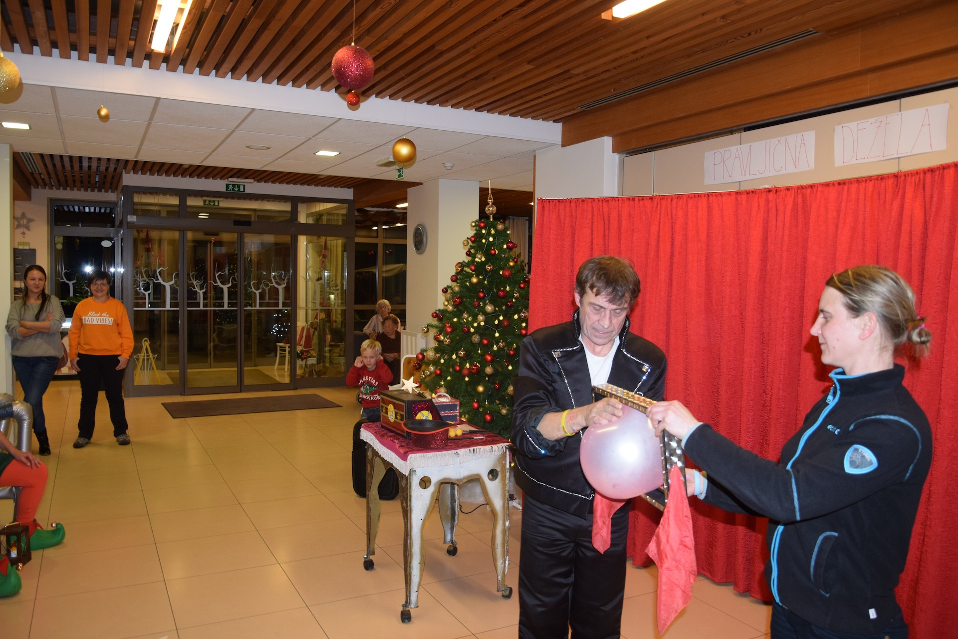 Dedek Mraz prišel je med nas