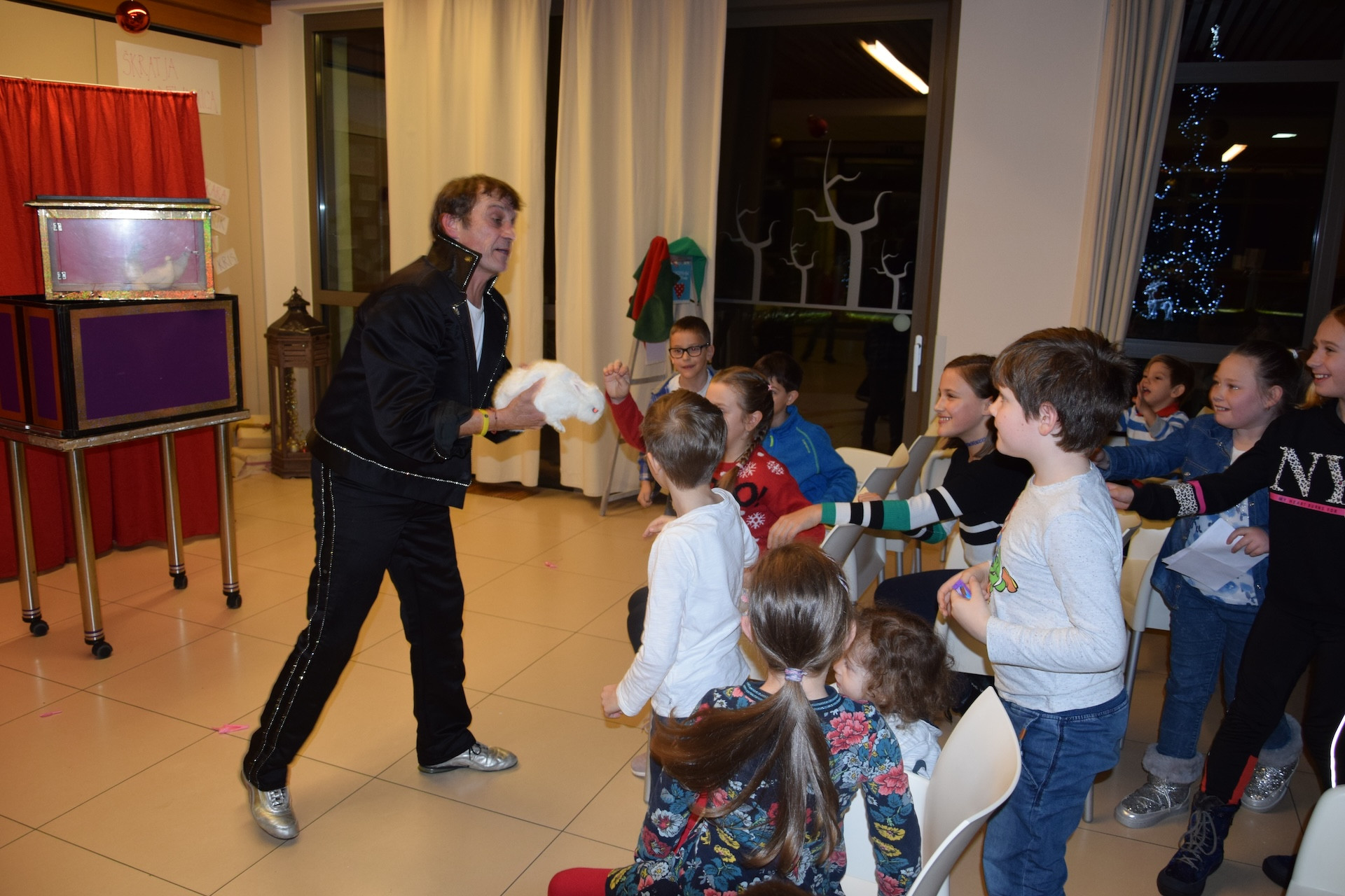 Dedek Mraz prišel je med nas