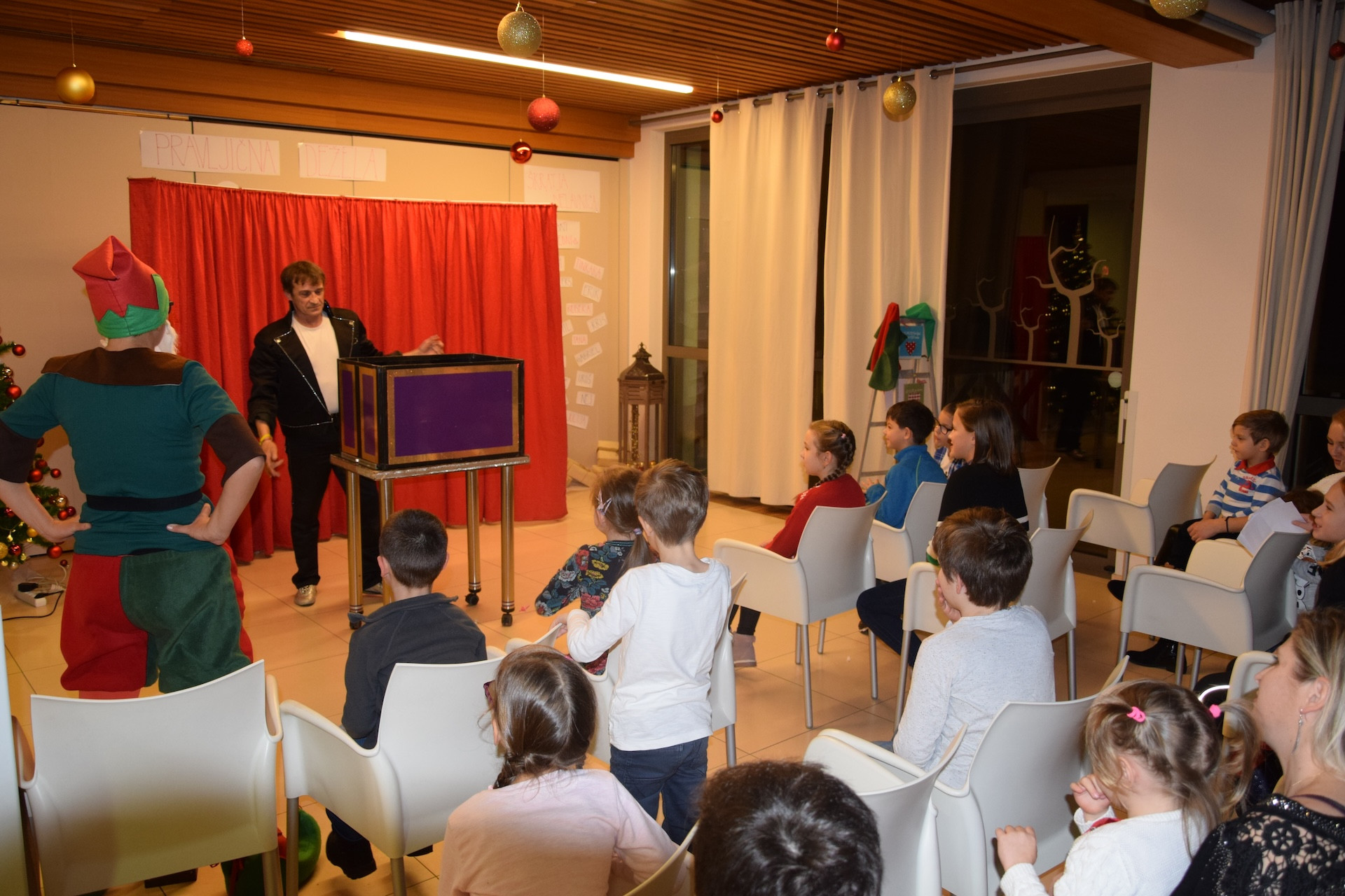 Dedek Mraz prišel je med nas