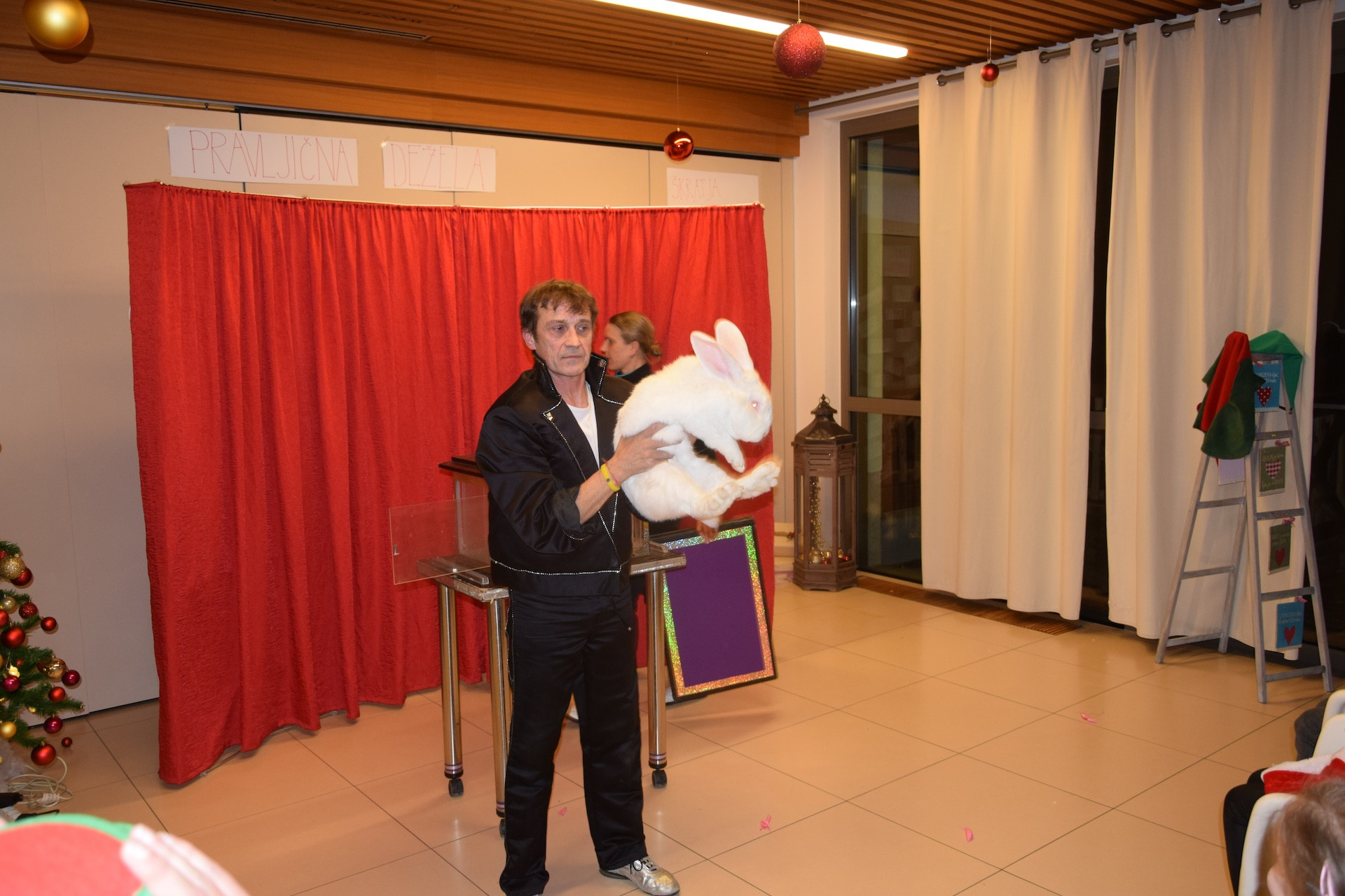 Dedek Mraz prišel je med nas