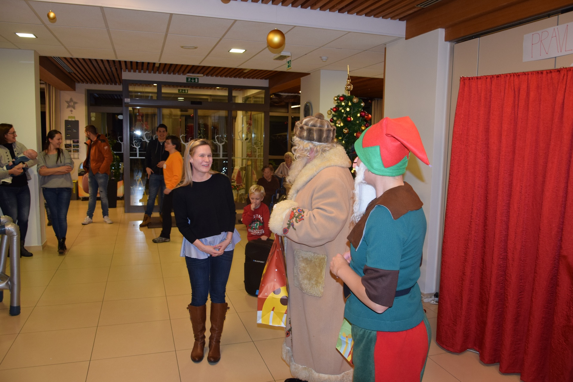 Dedek Mraz prišel je med nas