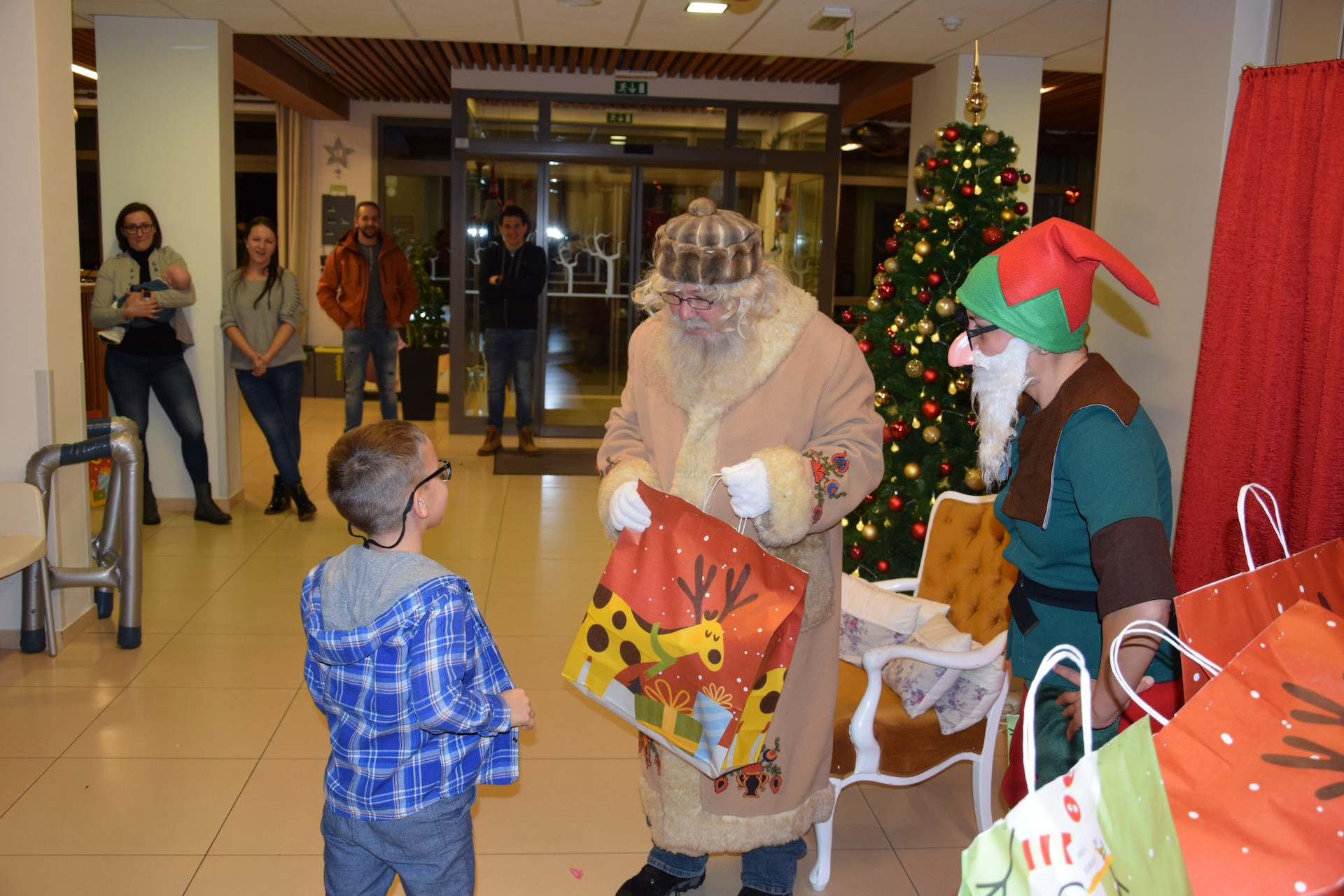 Dedek Mraz prišel je med nas
