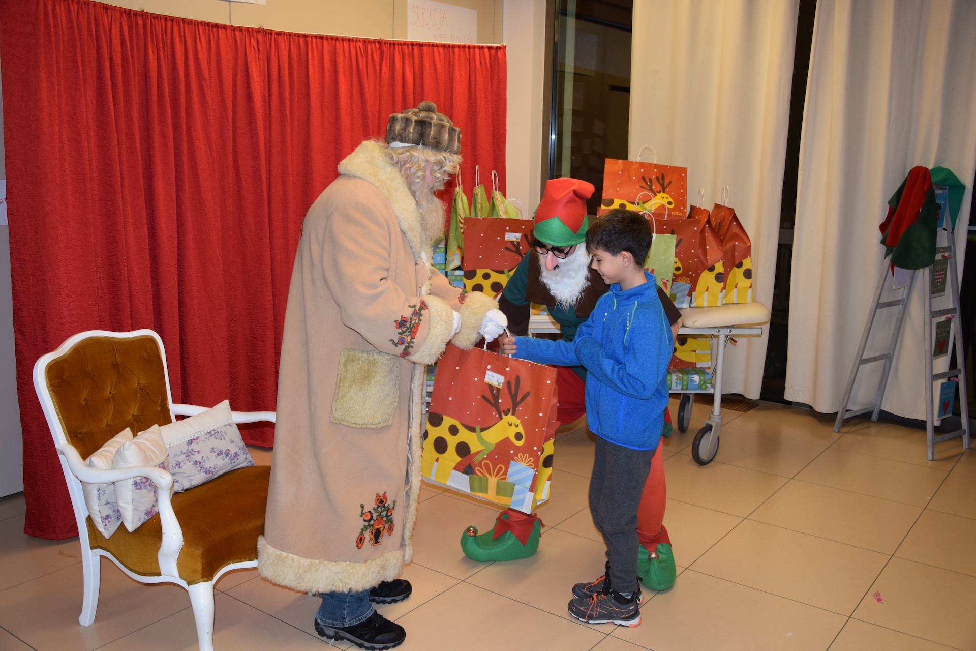 Dedek Mraz prišel je med nas