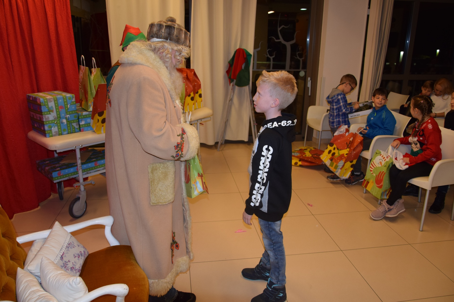 Dedek Mraz prišel je med nas