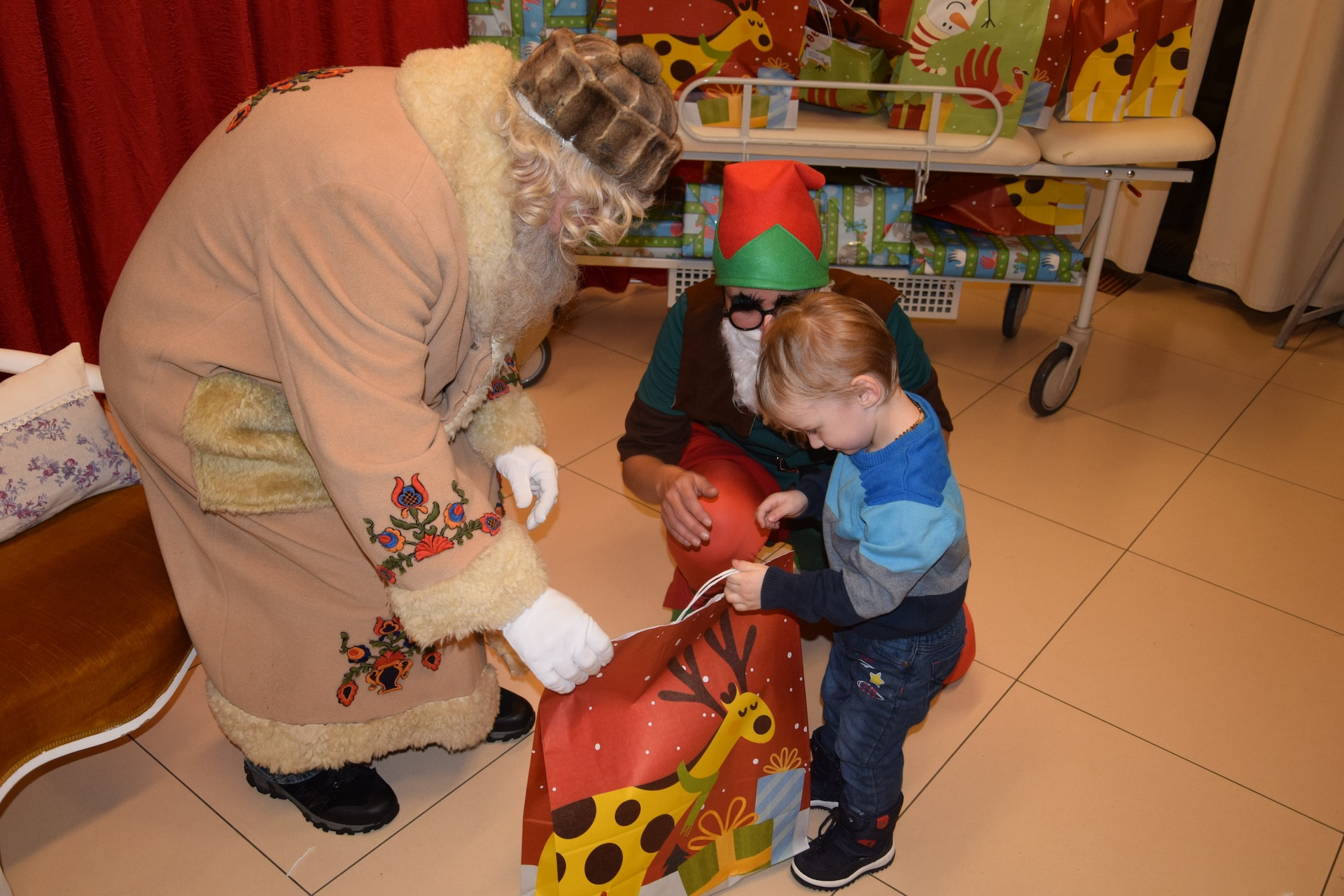 Dedek Mraz prišel je med nas