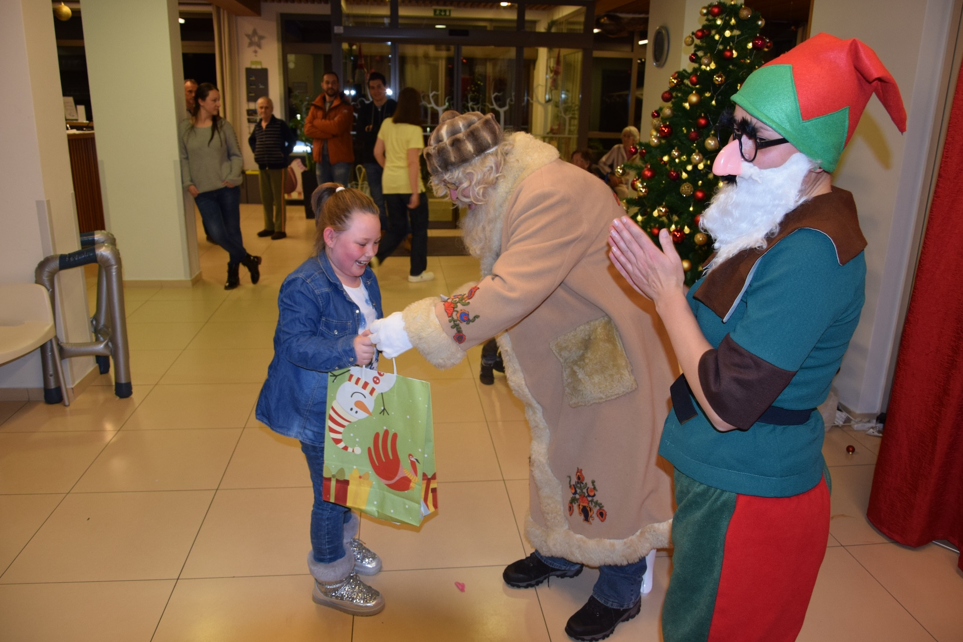 Dedek Mraz prišel je med nas