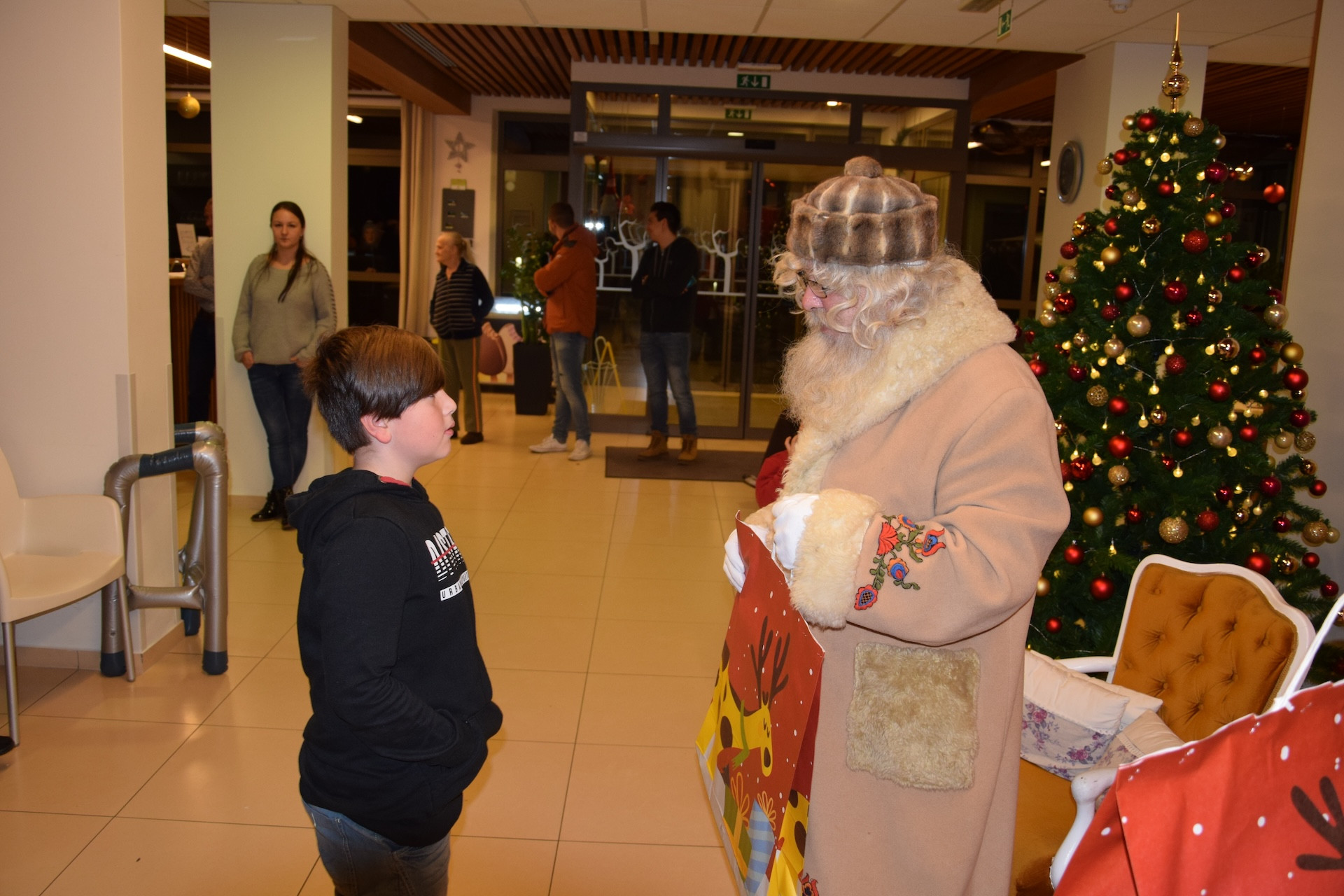 Dedek Mraz prišel je med nas