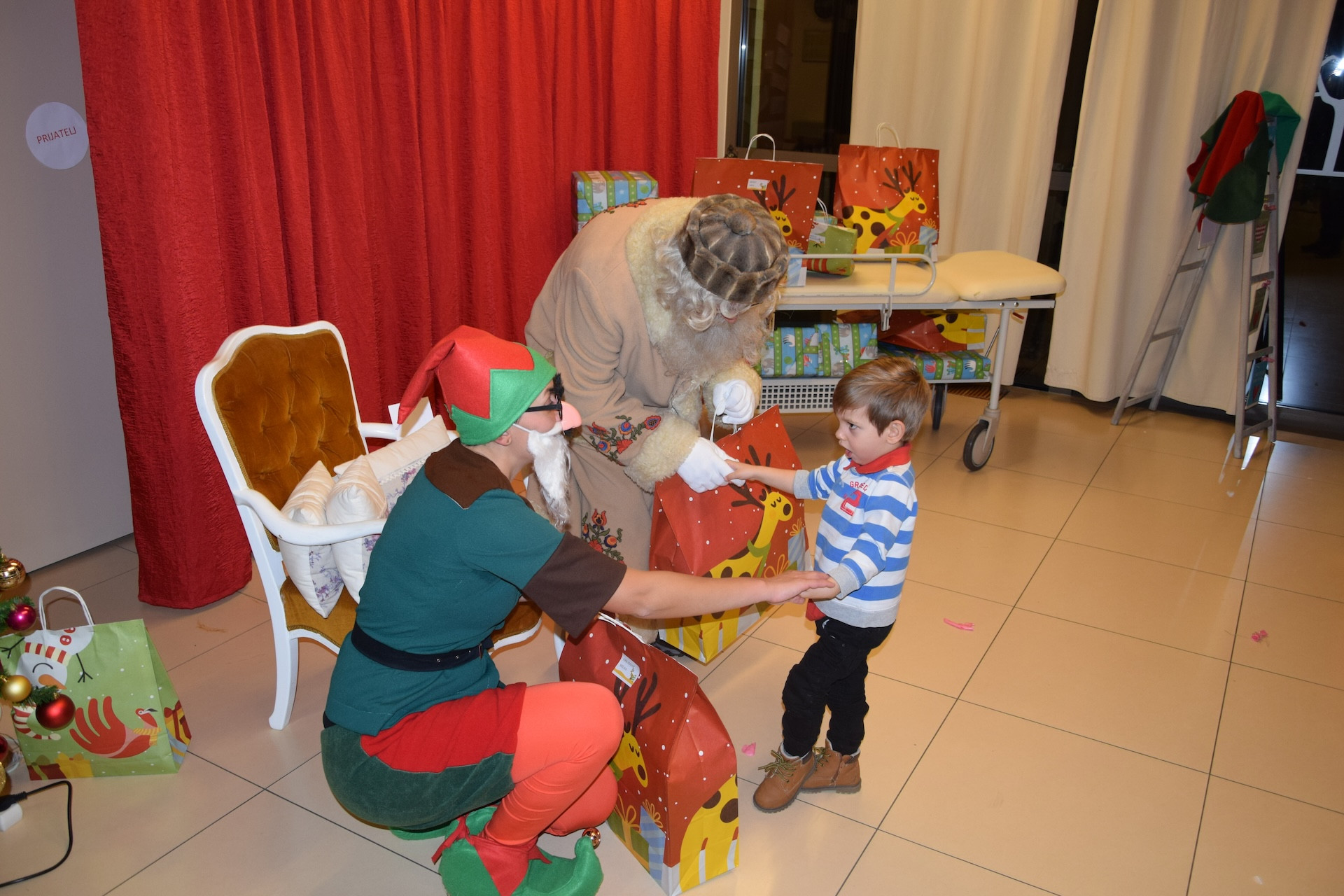 Dedek Mraz prišel je med nas