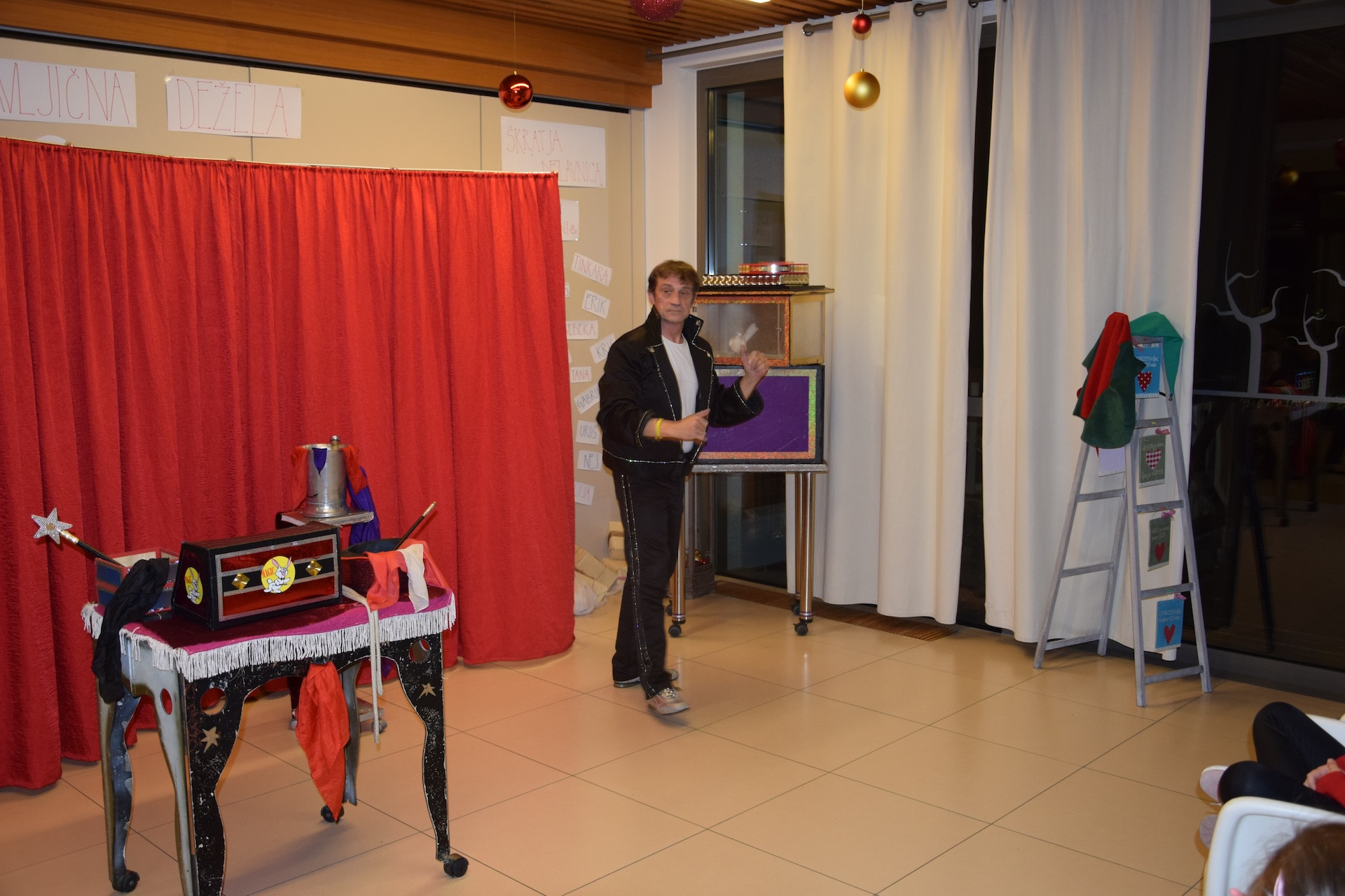 Dedek Mraz prišel je med nas